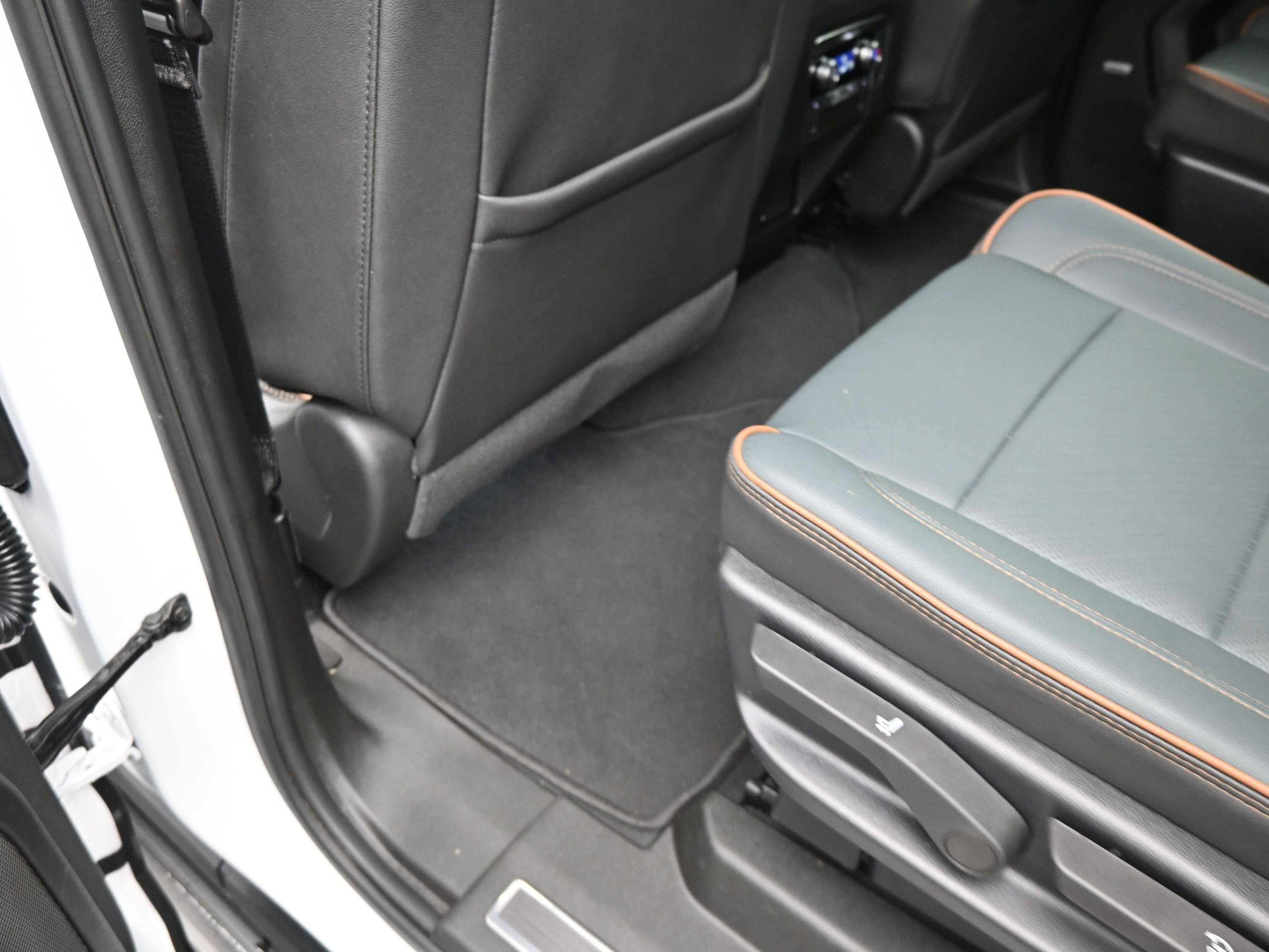 2025 GMC Yukon XL AT4