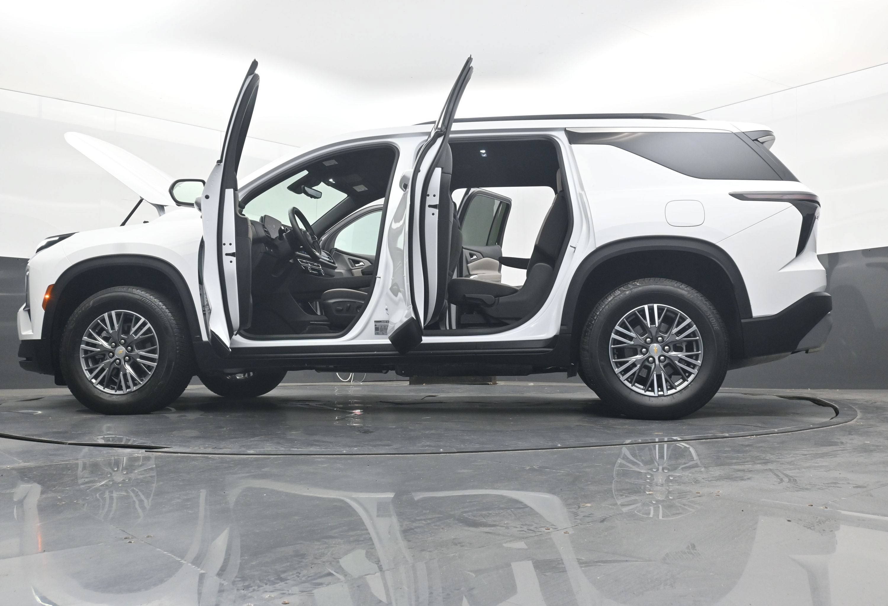 2026 Chevrolet Traverse FWD LT
