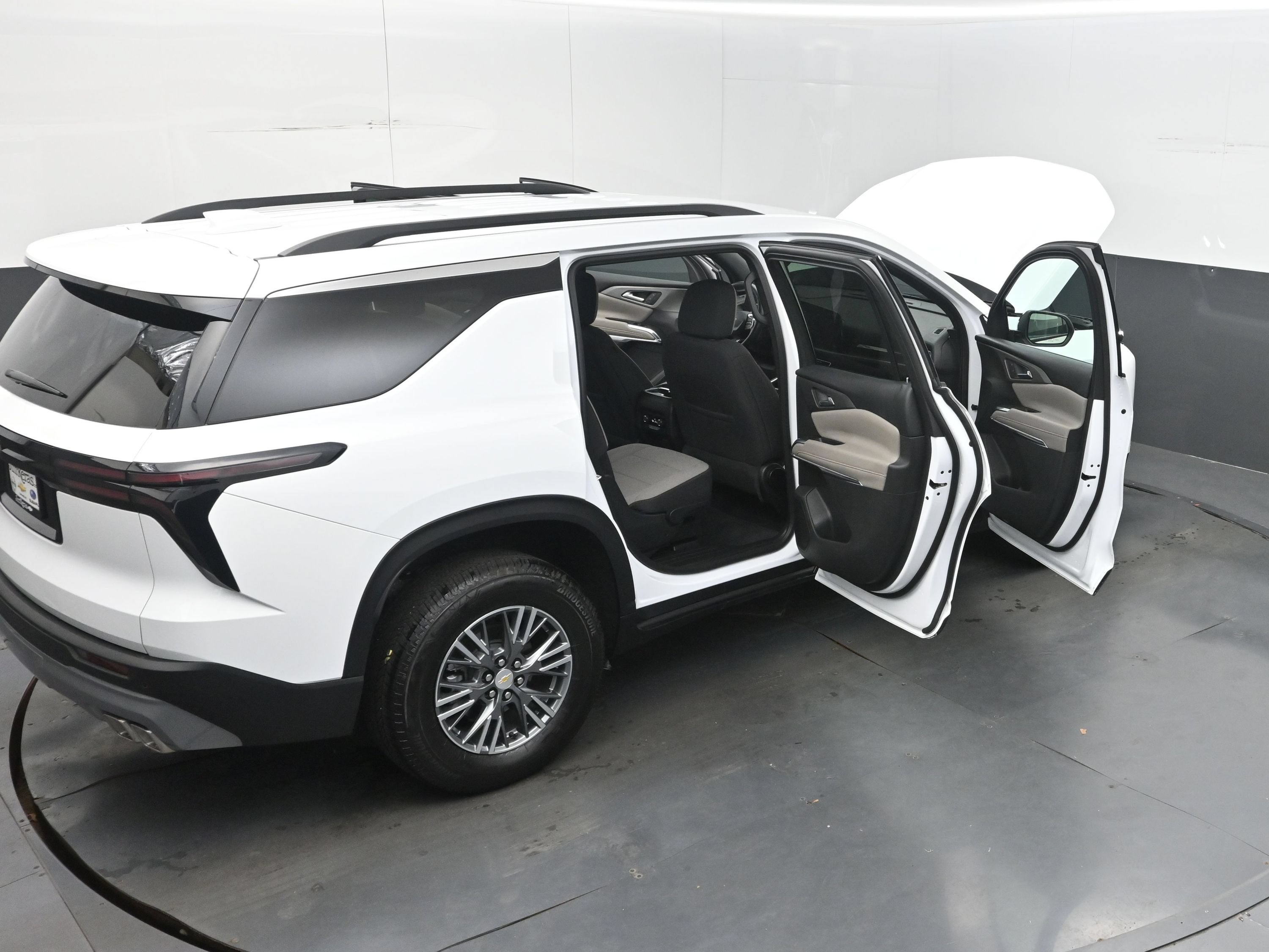 2026 Chevrolet Traverse FWD LT