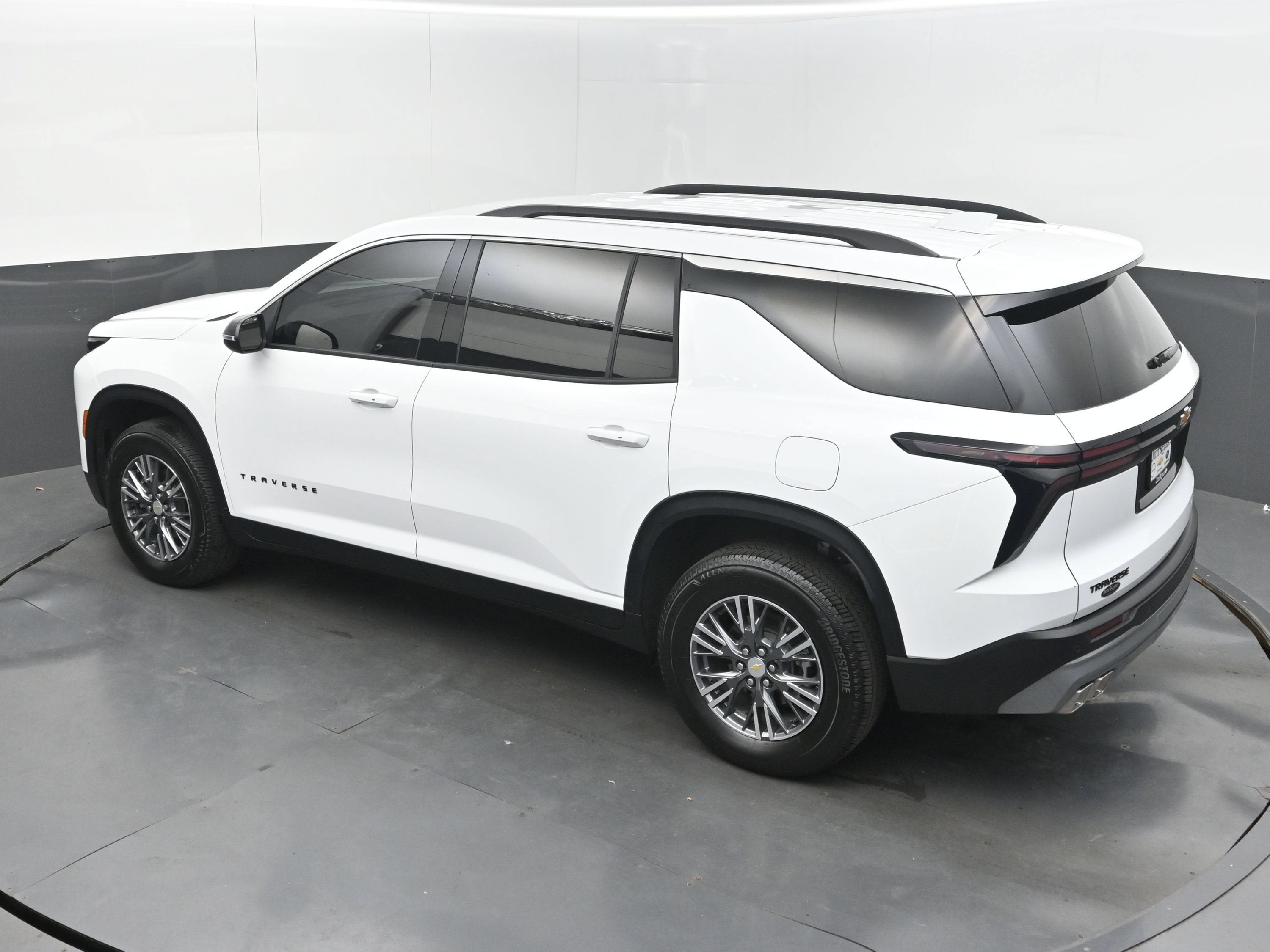 2026 Chevrolet Traverse FWD LT