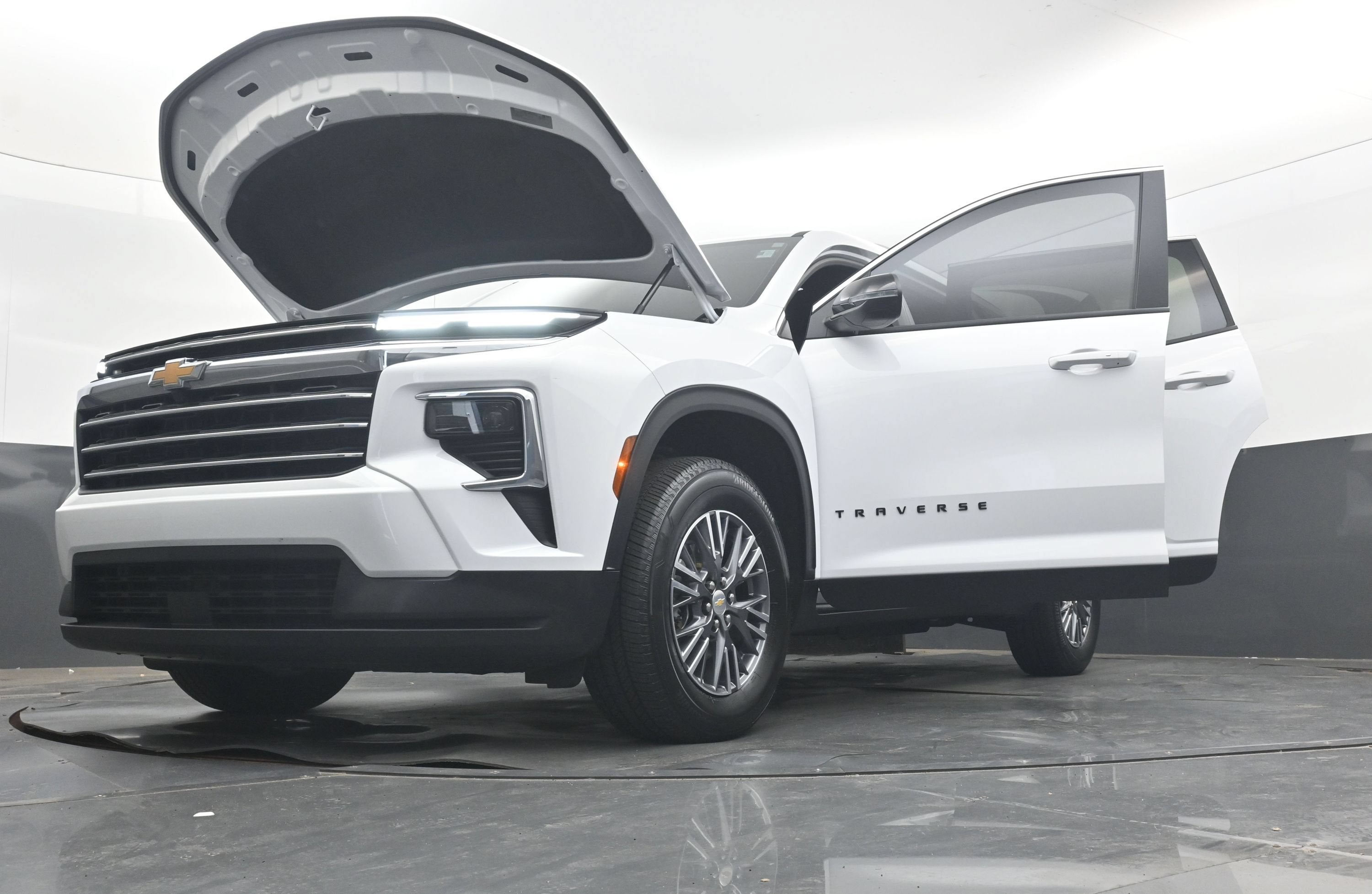 2026 Chevrolet Traverse FWD LT