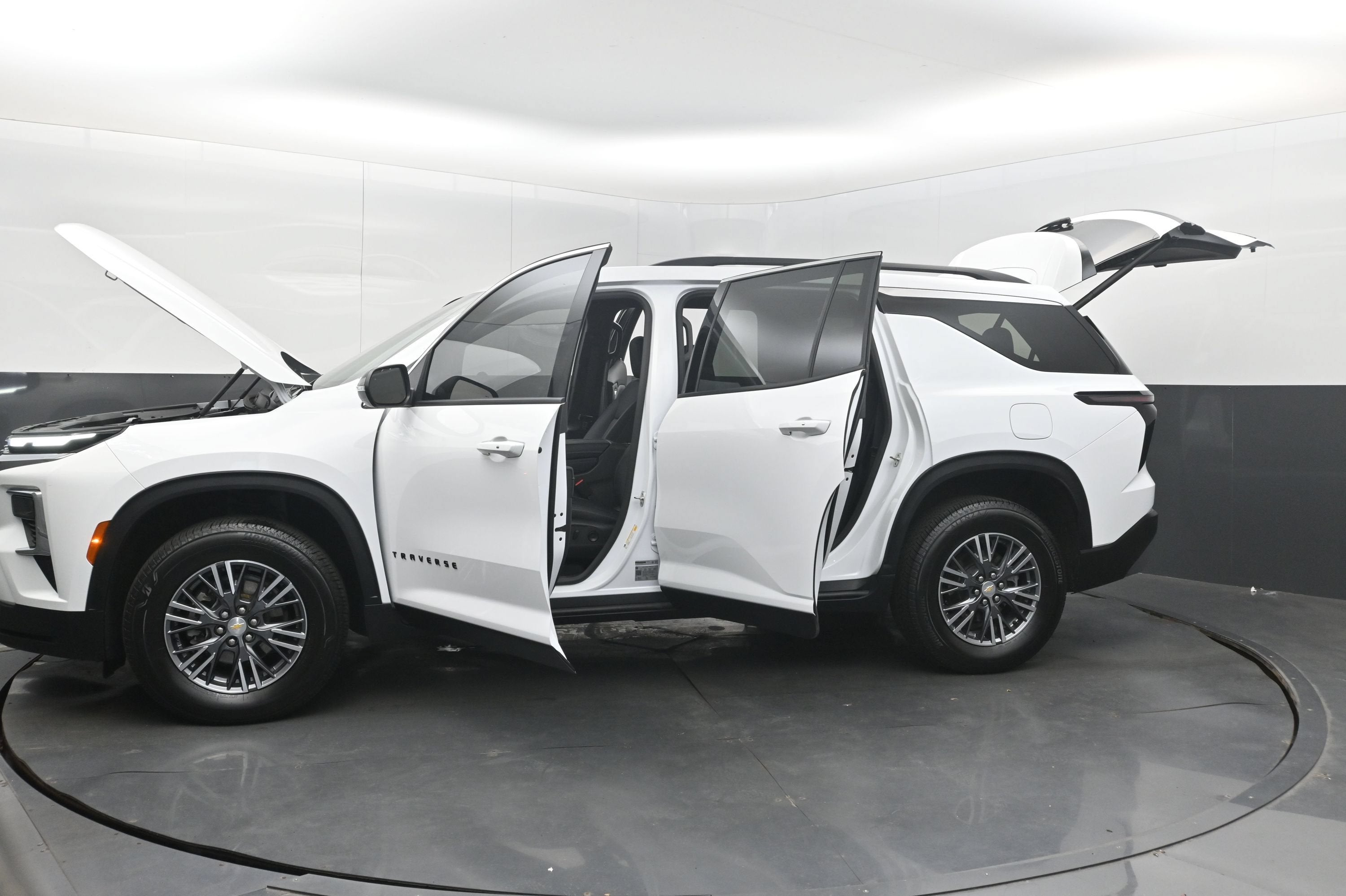 2026 Chevrolet Traverse FWD LT