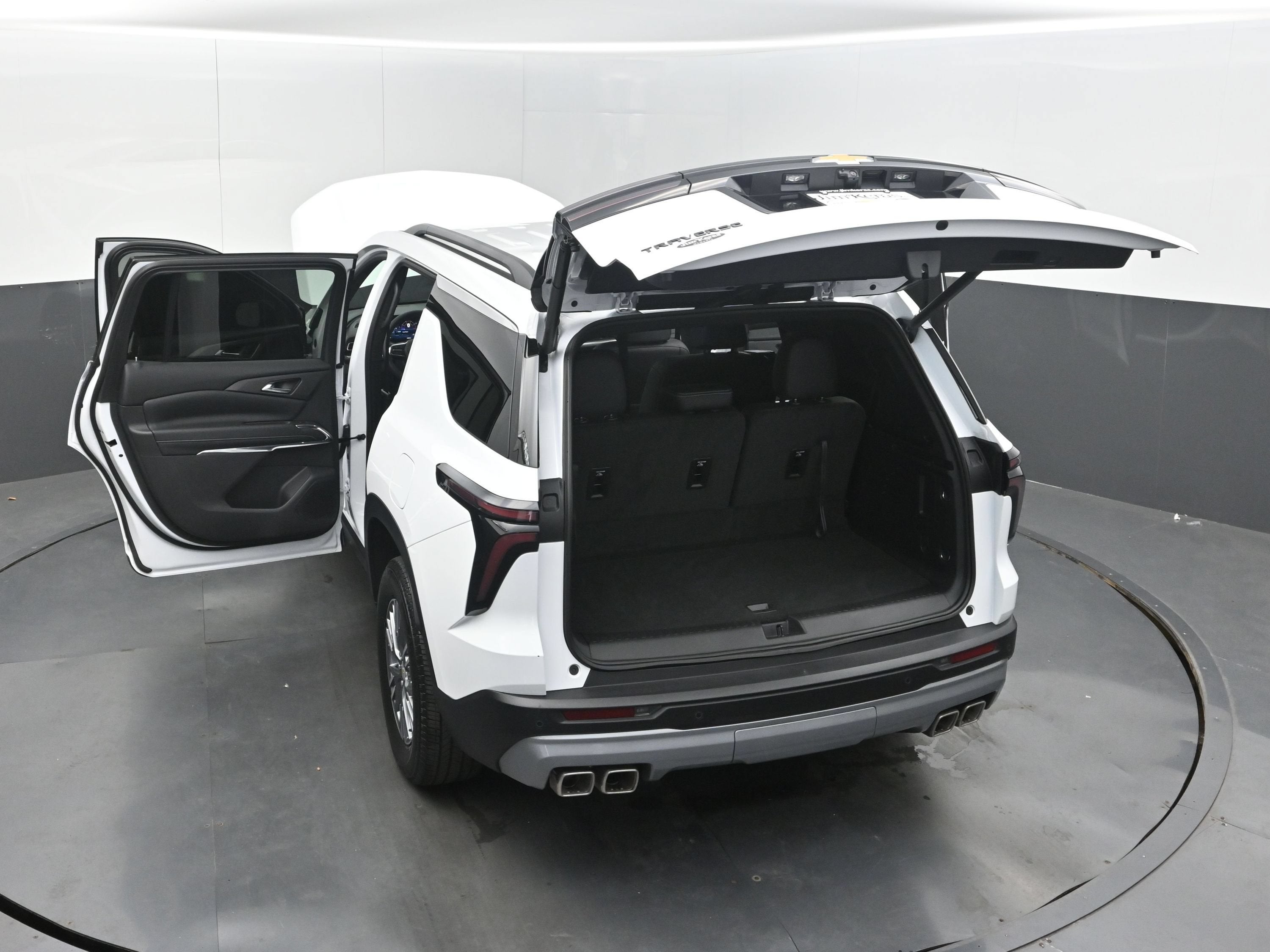2026 Chevrolet Traverse FWD LT