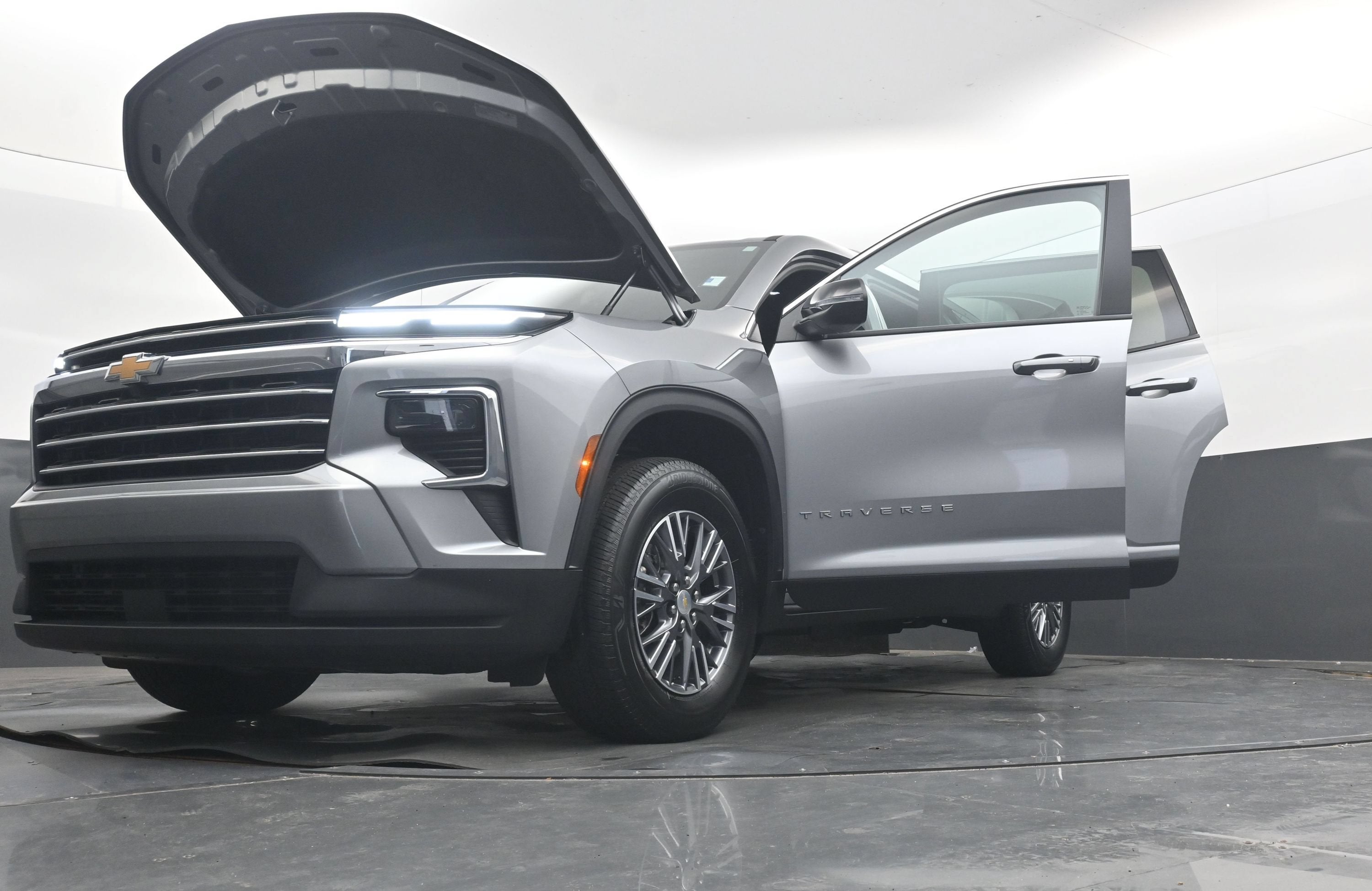2026 Chevrolet Traverse FWD LT