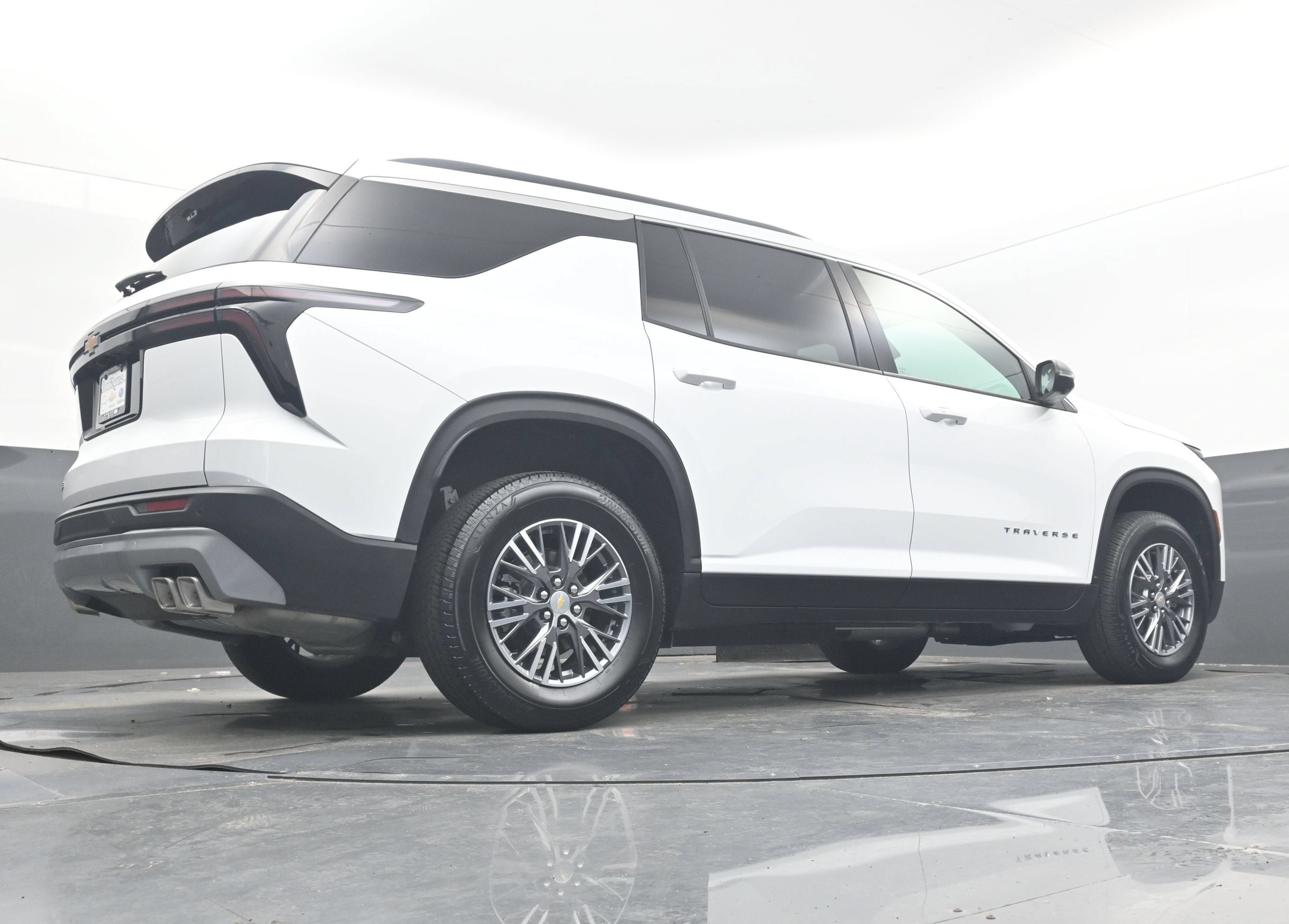 2026 Chevrolet Traverse FWD LT