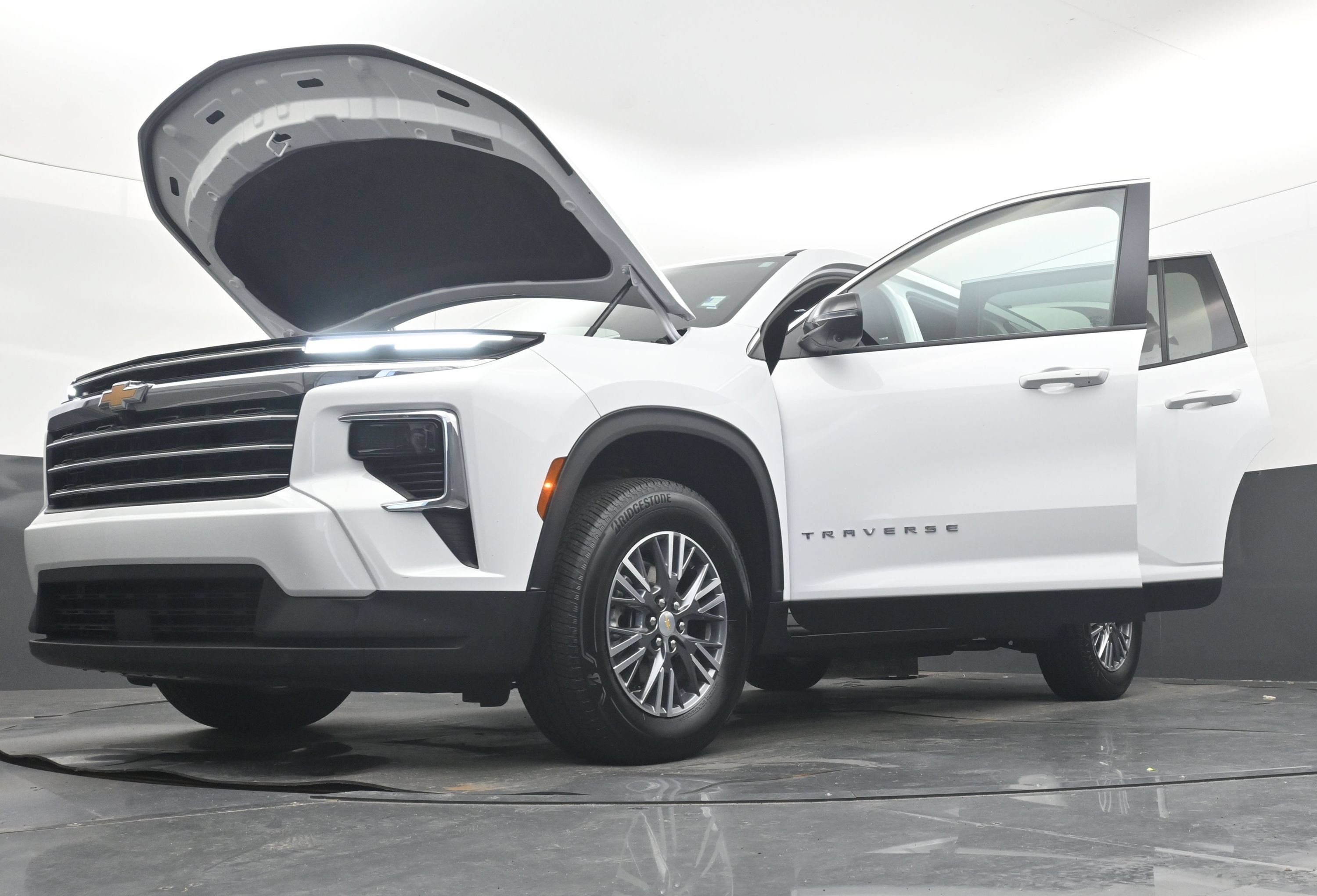 2026 Chevrolet Traverse FWD LT