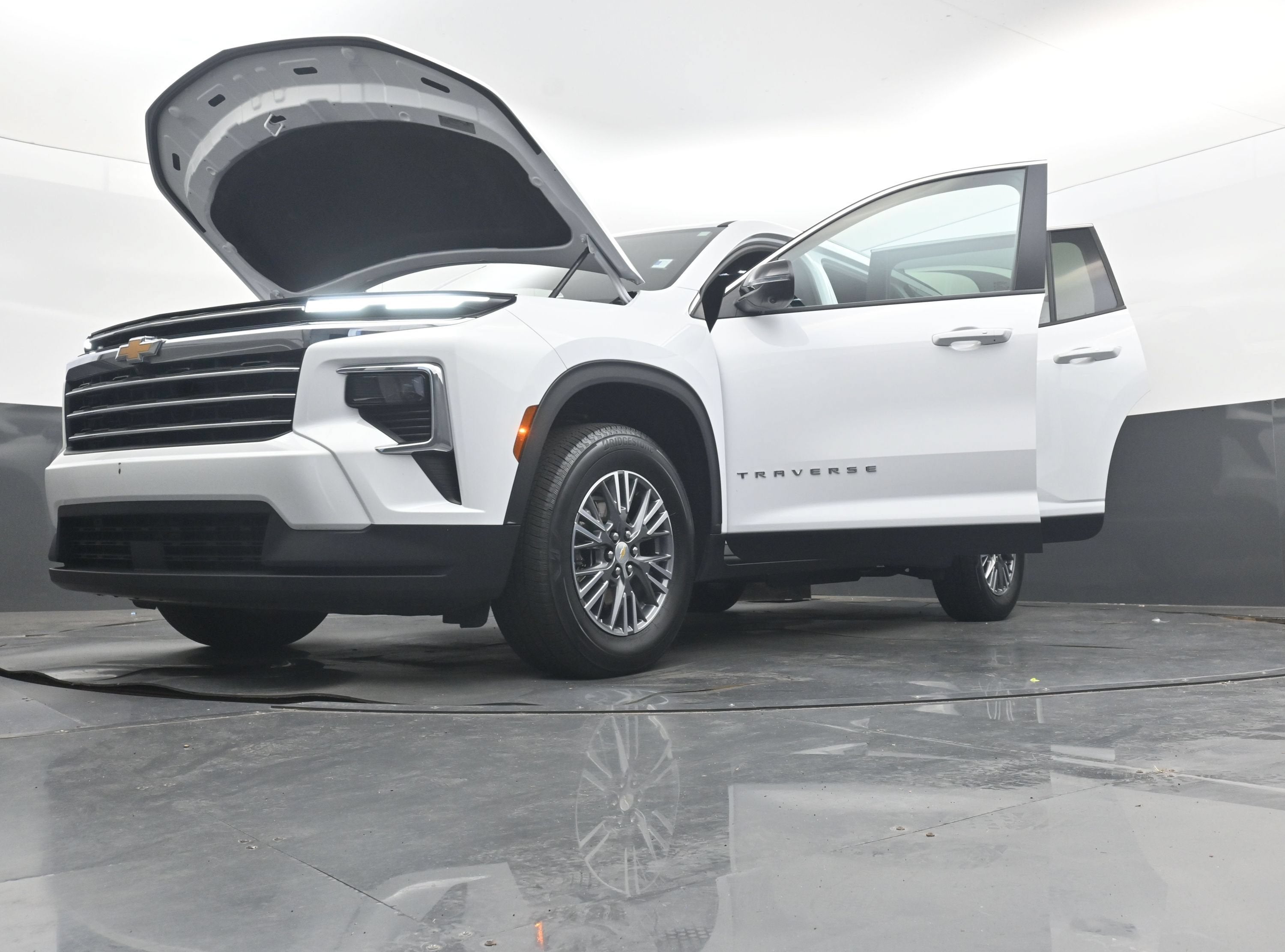 2026 Chevrolet Traverse FWD LT