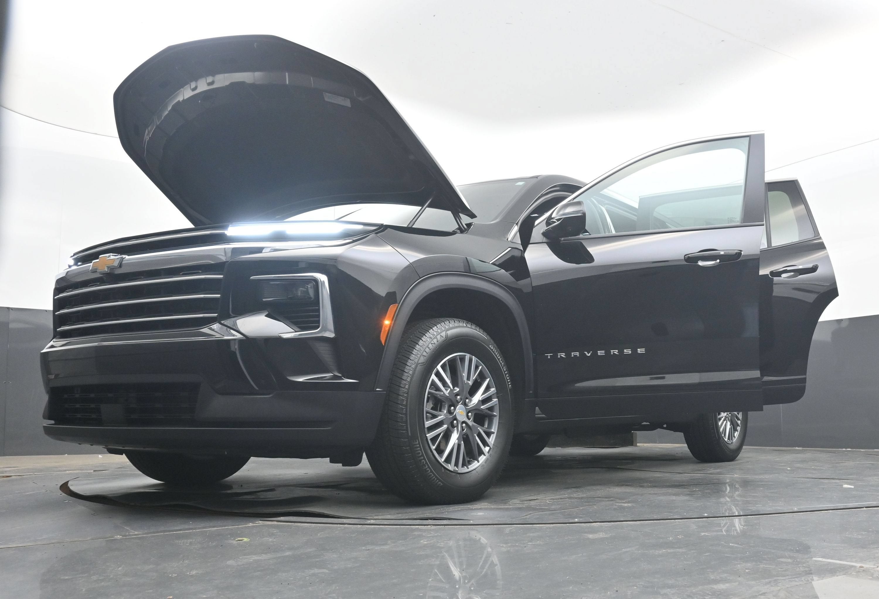 2026 Chevrolet Traverse FWD LT