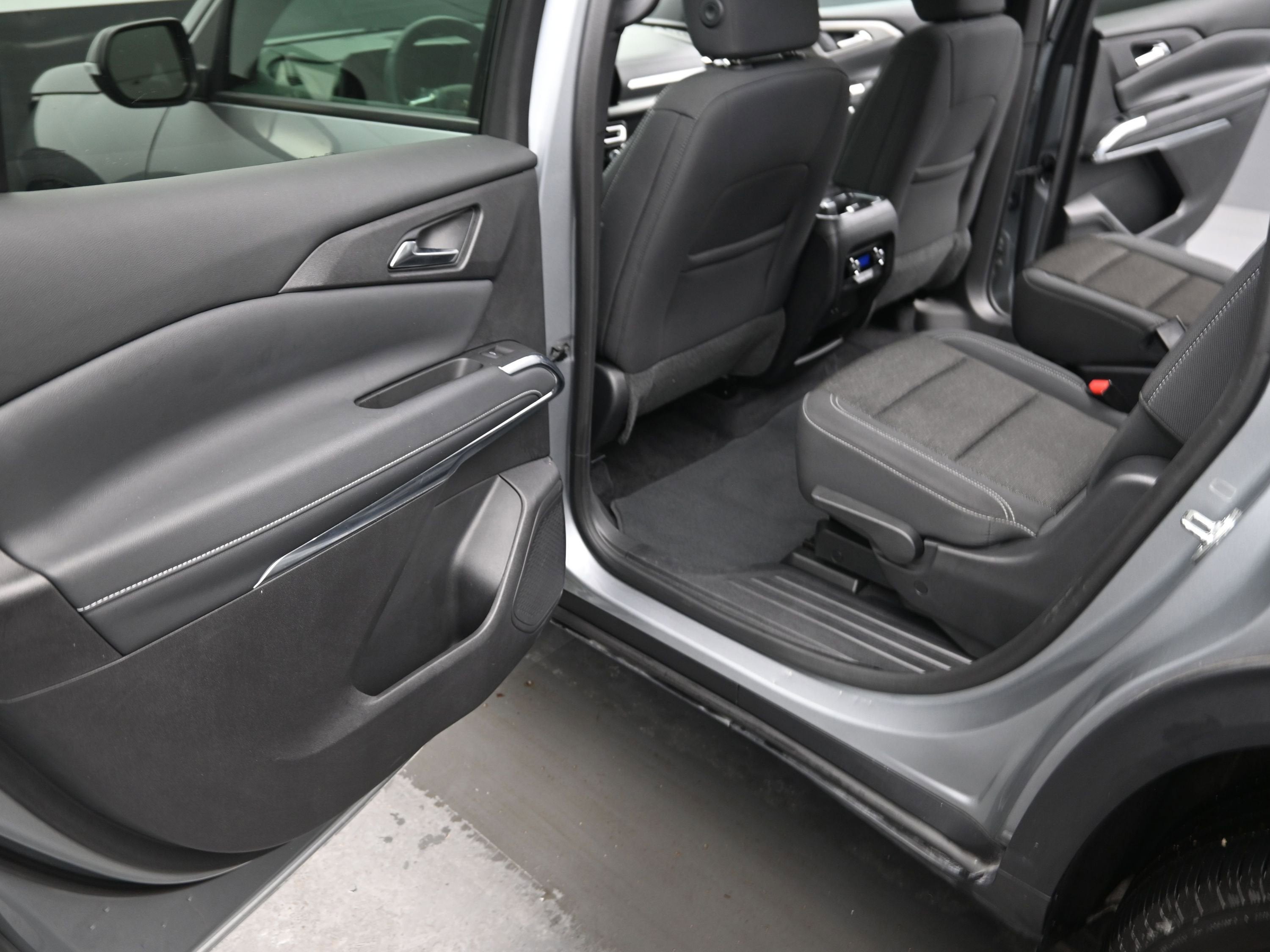 2025 Chevrolet Traverse FWD LT