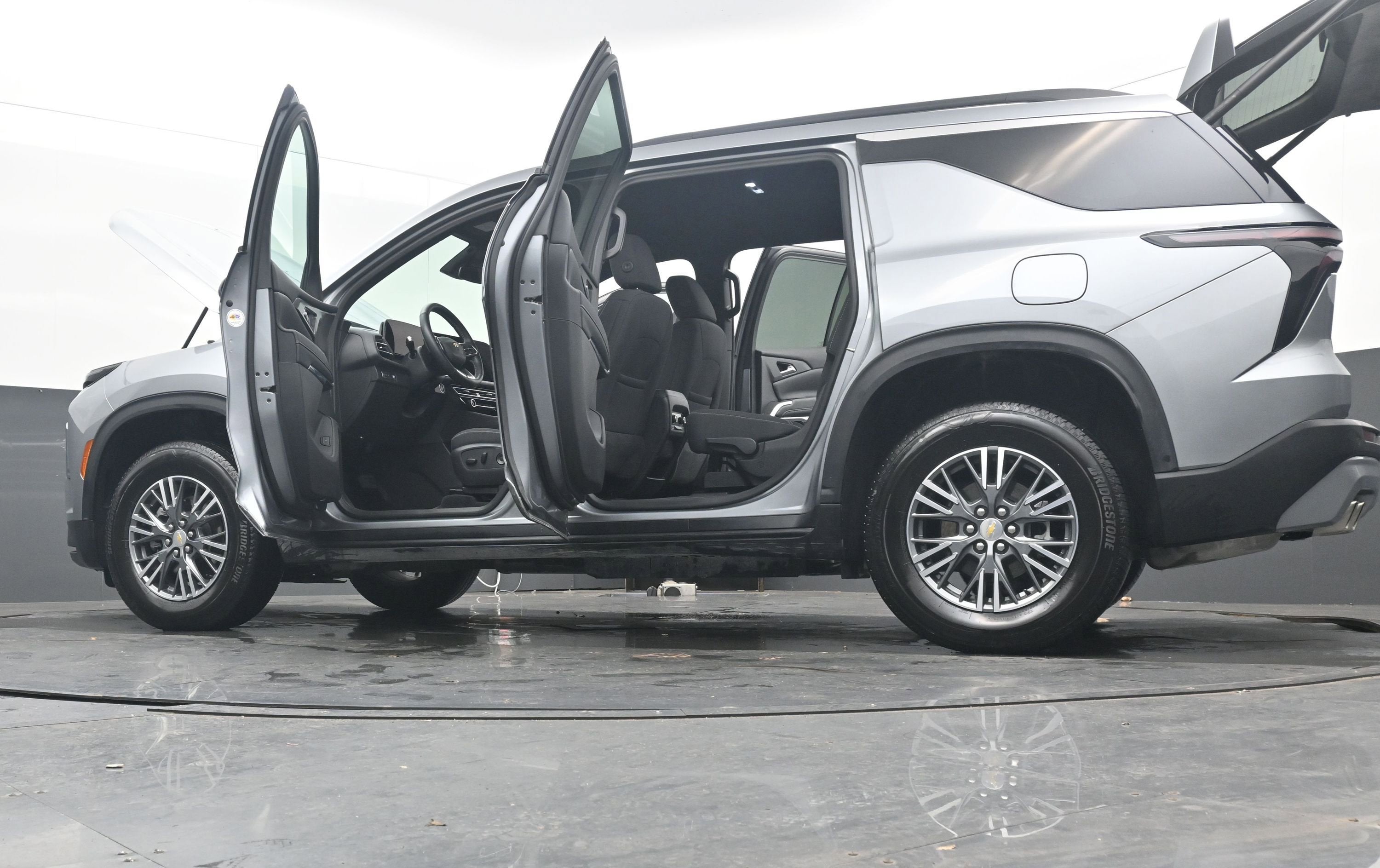 2025 Chevrolet Traverse FWD LT