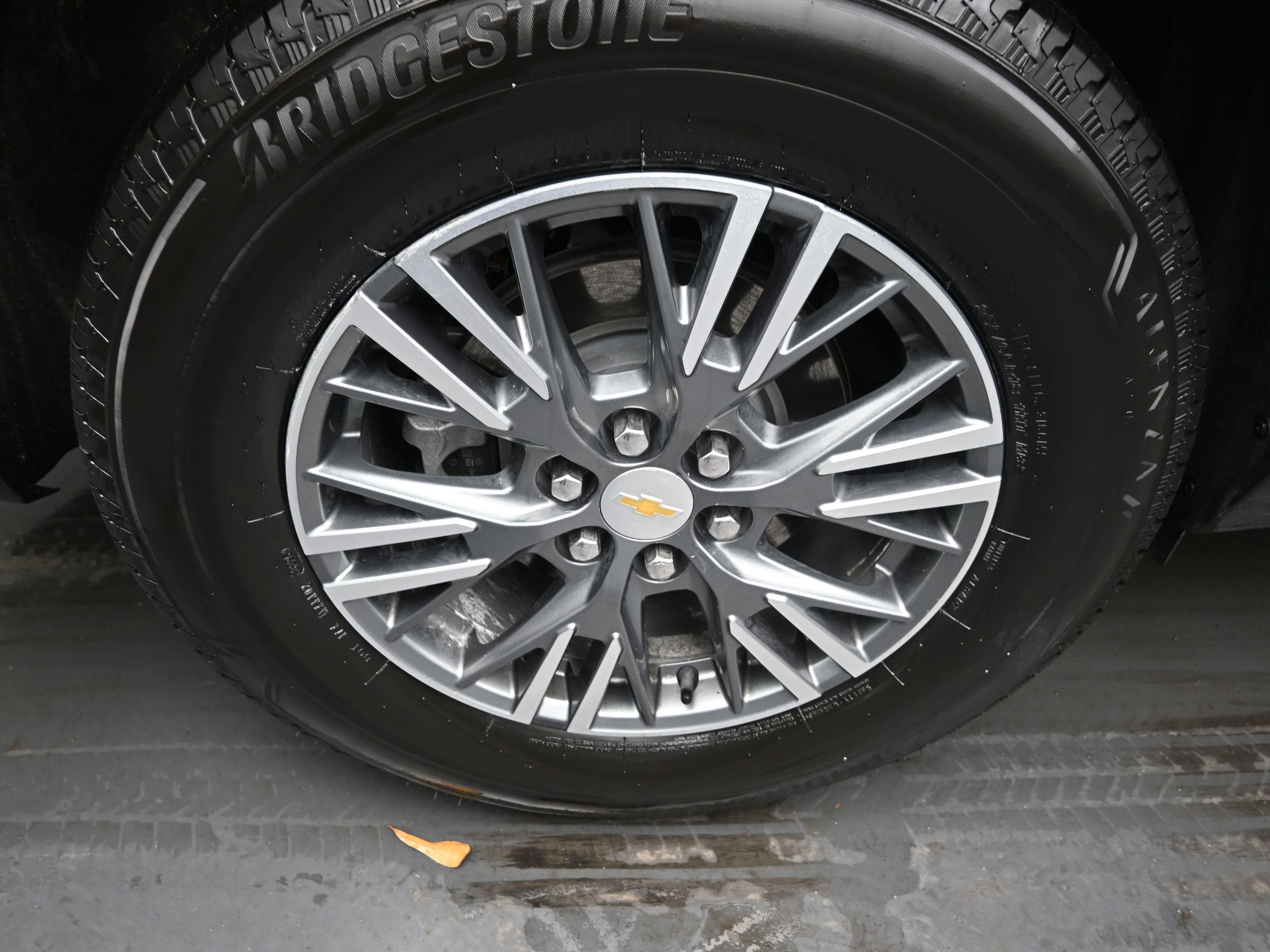 2025 Chevrolet Traverse FWD LT