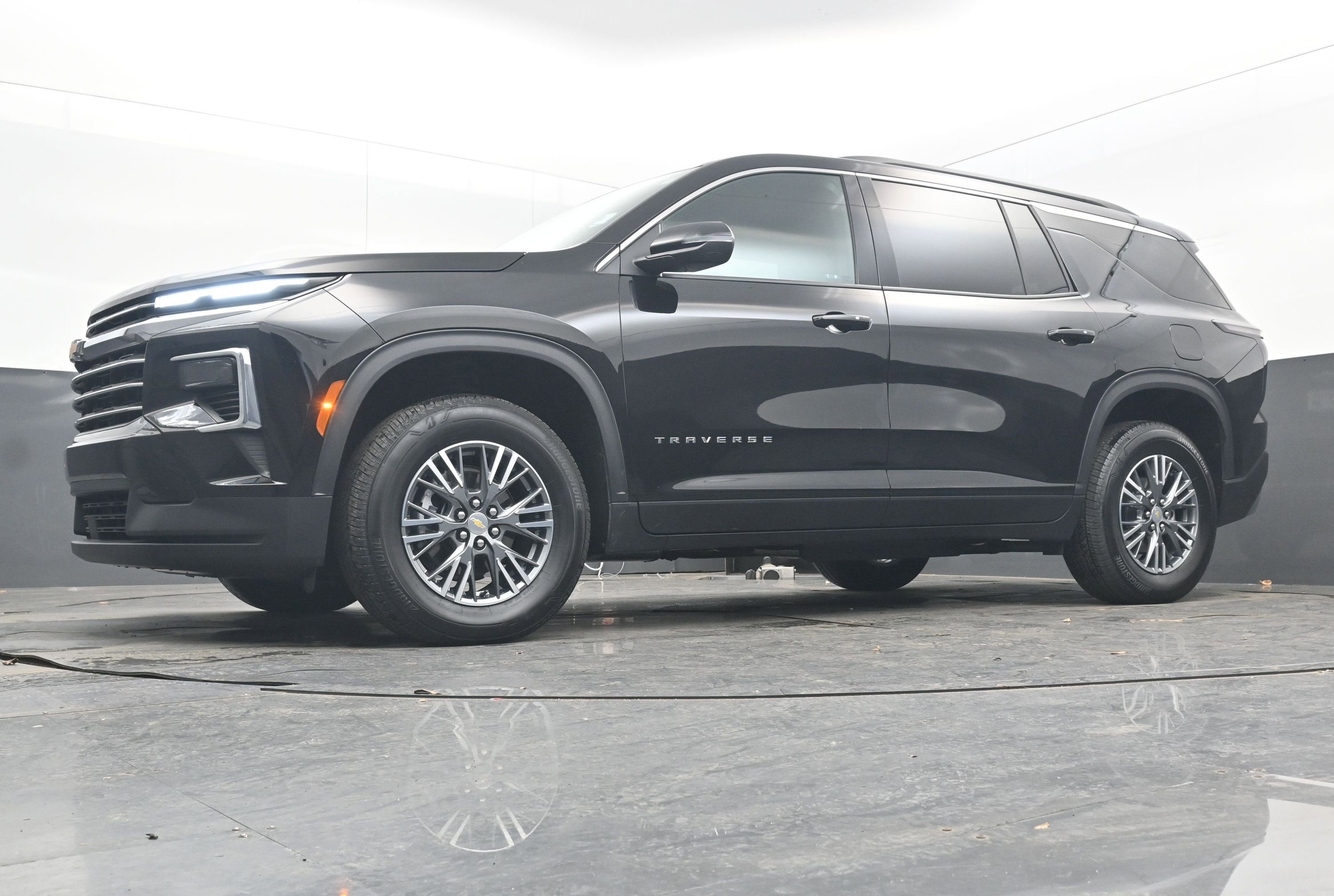 2025 Chevrolet Traverse FWD LT