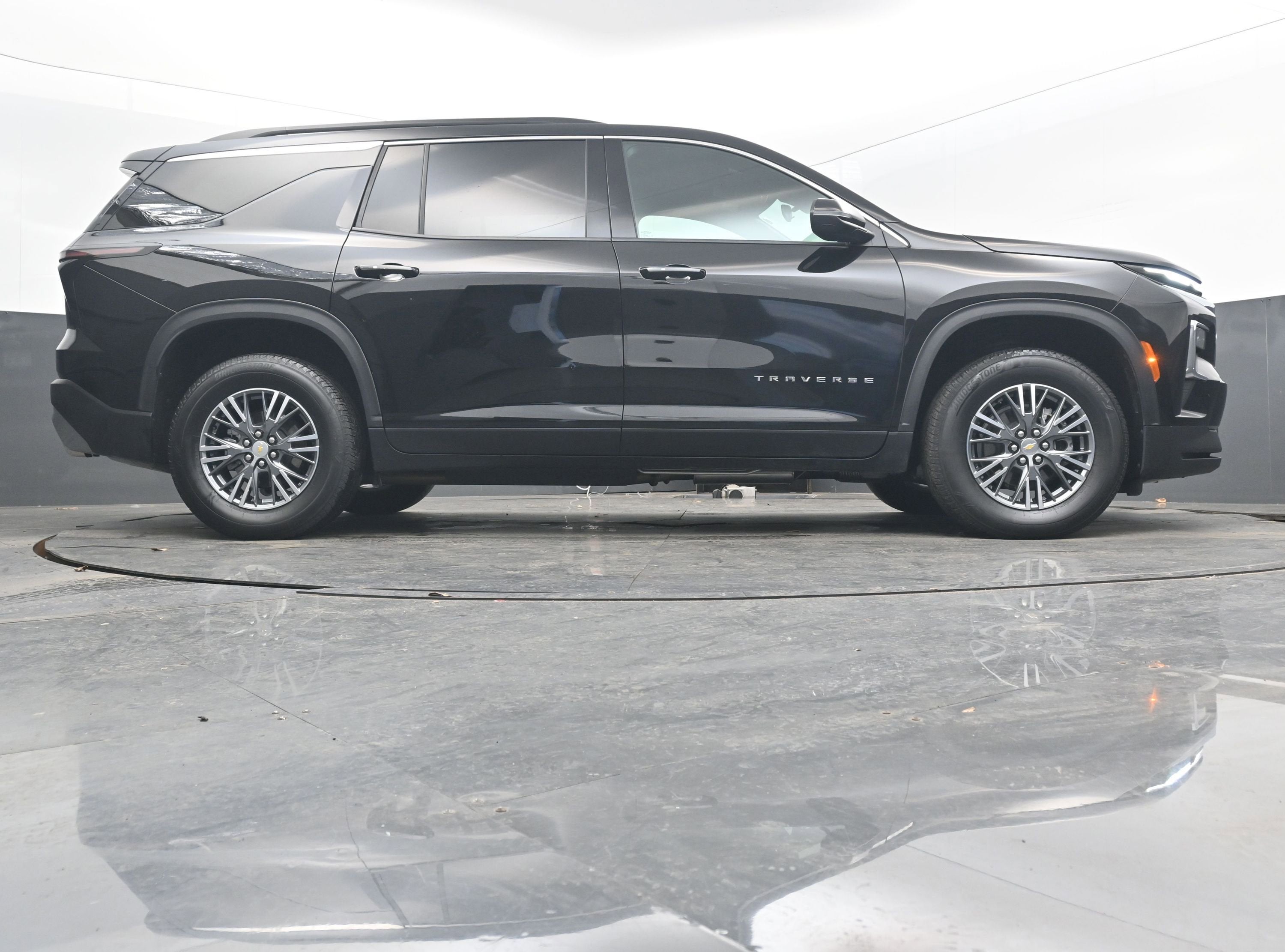 2025 Chevrolet Traverse FWD LT