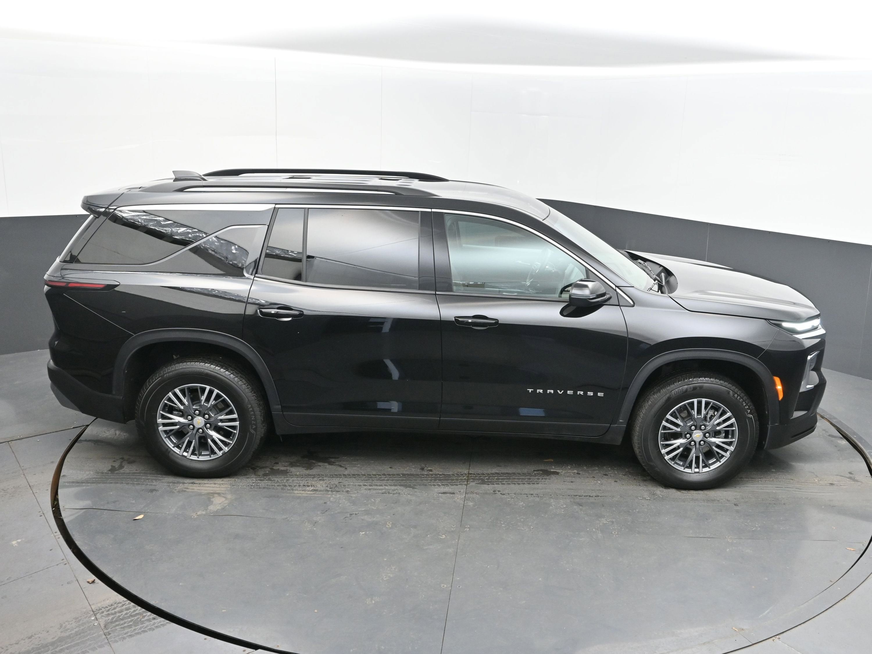 2025 Chevrolet Traverse FWD LT