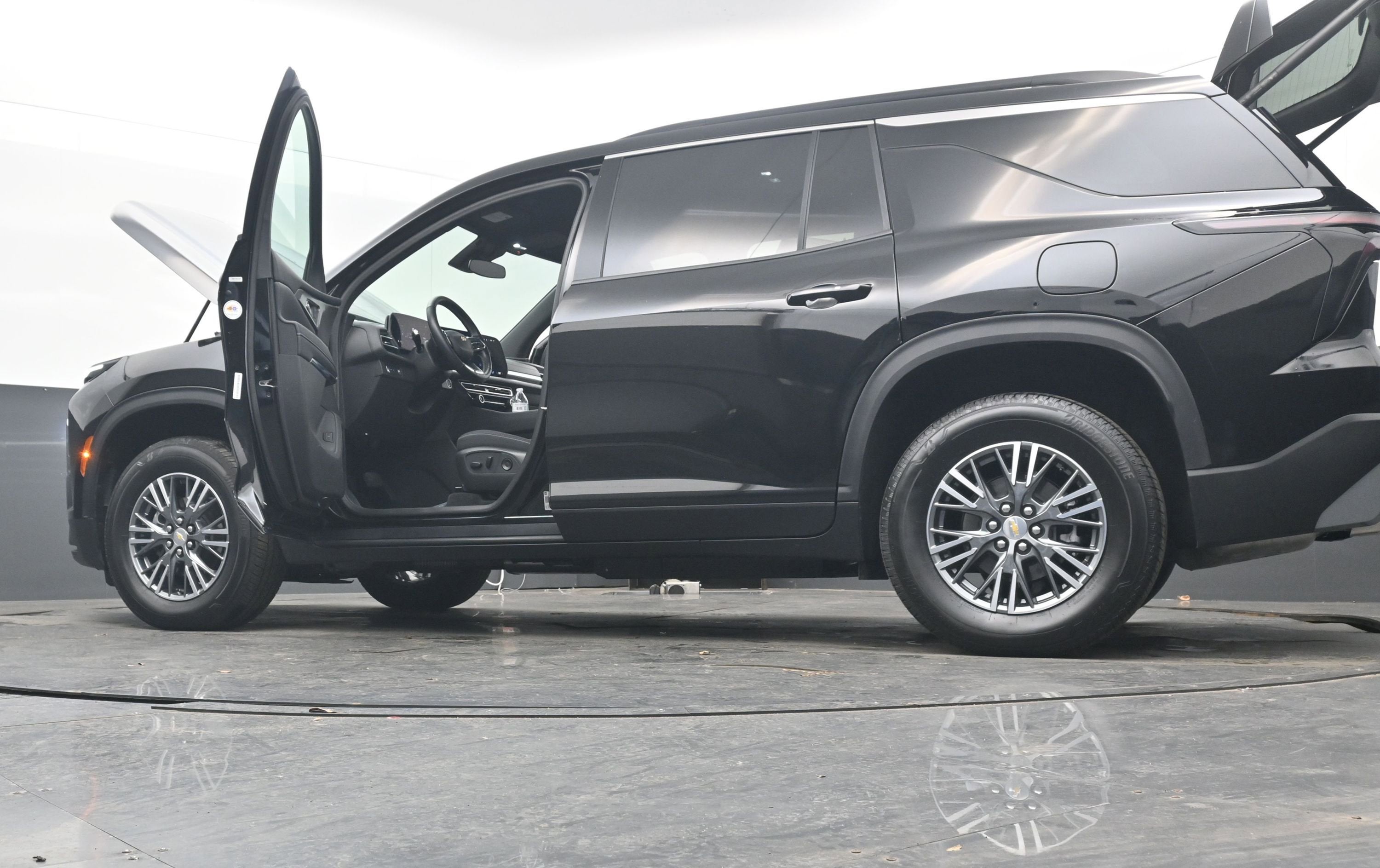 2025 Chevrolet Traverse FWD LT