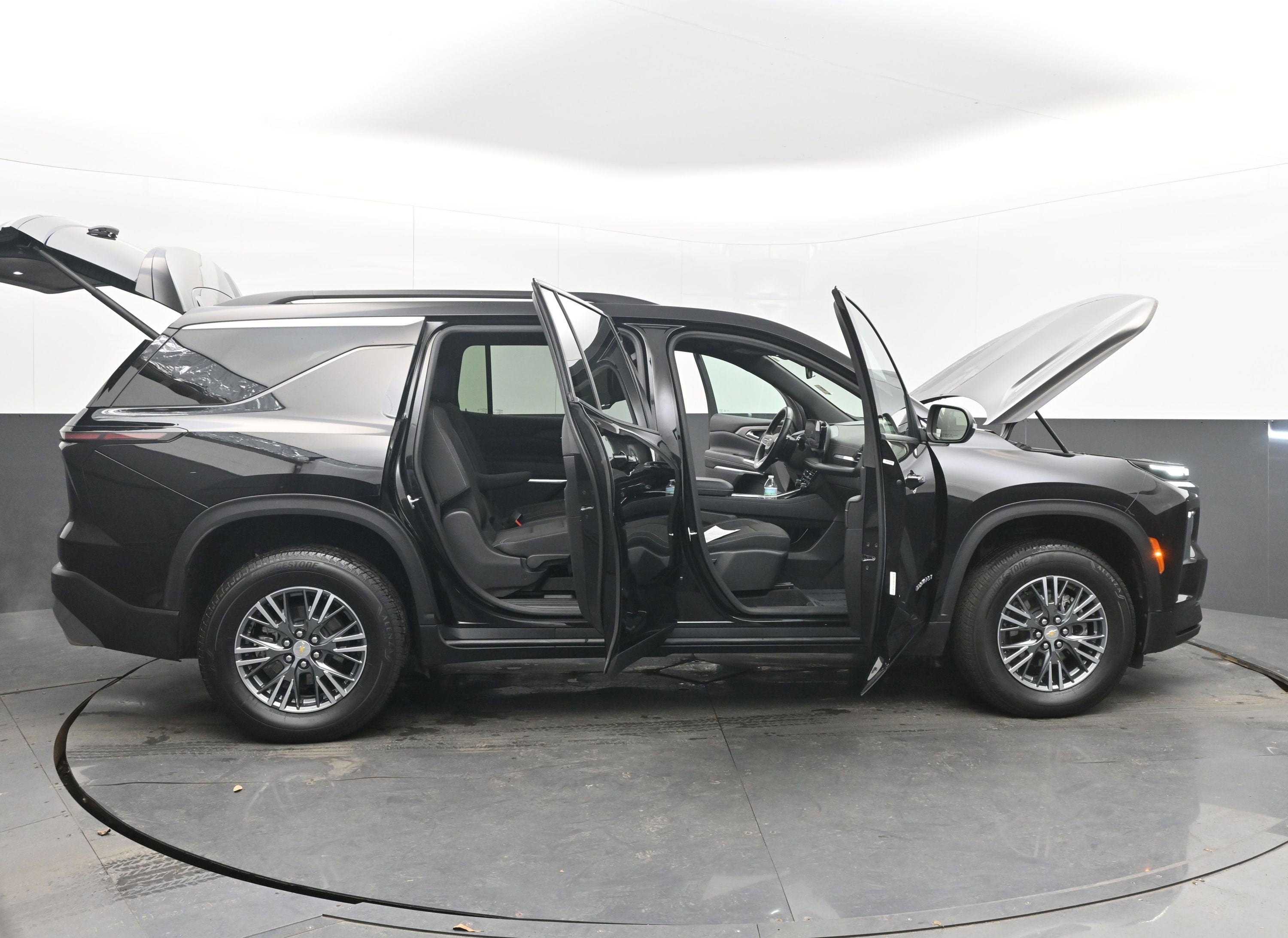 2025 Chevrolet Traverse FWD LT