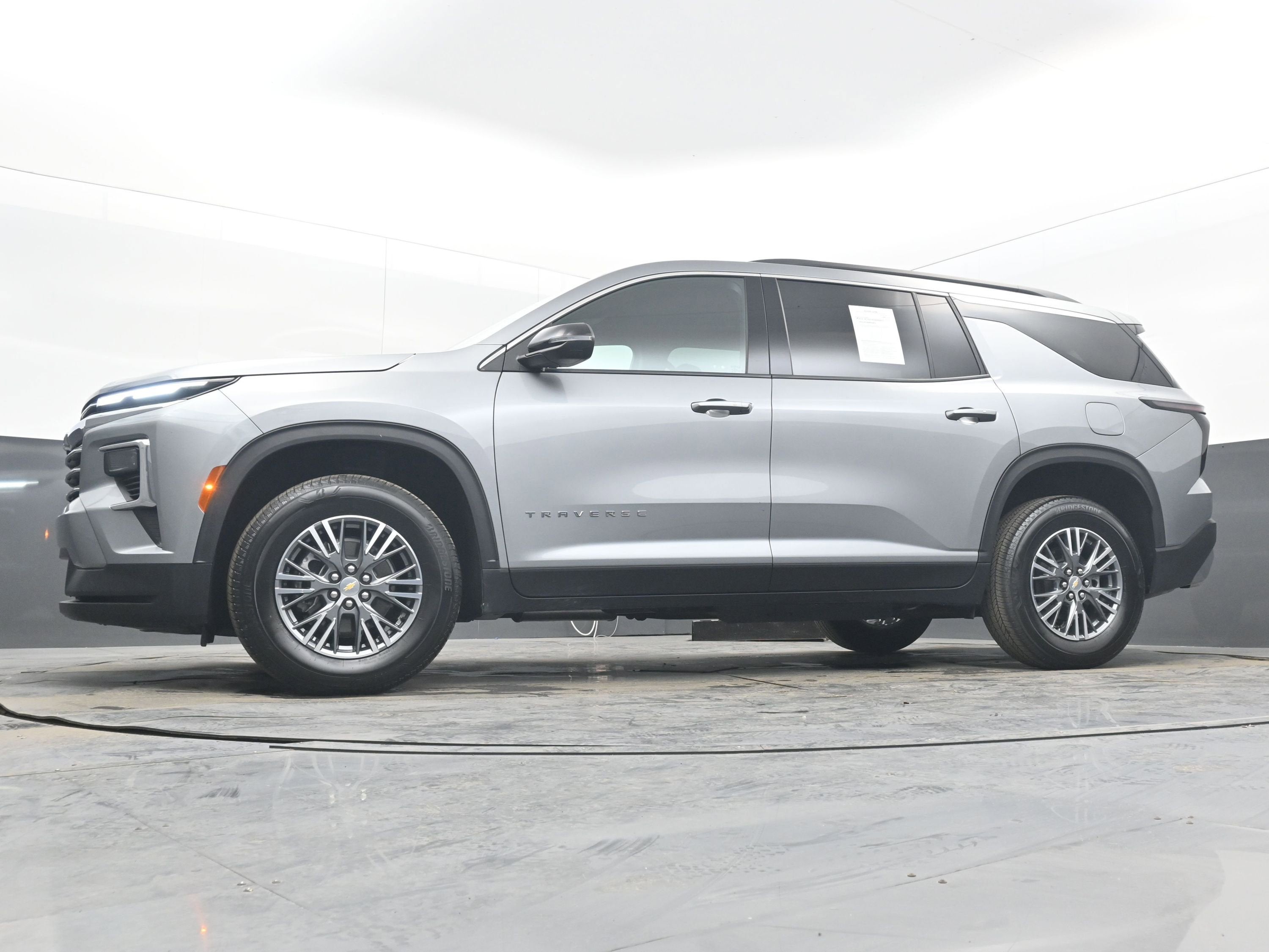 2025 Chevrolet Traverse FWD LT