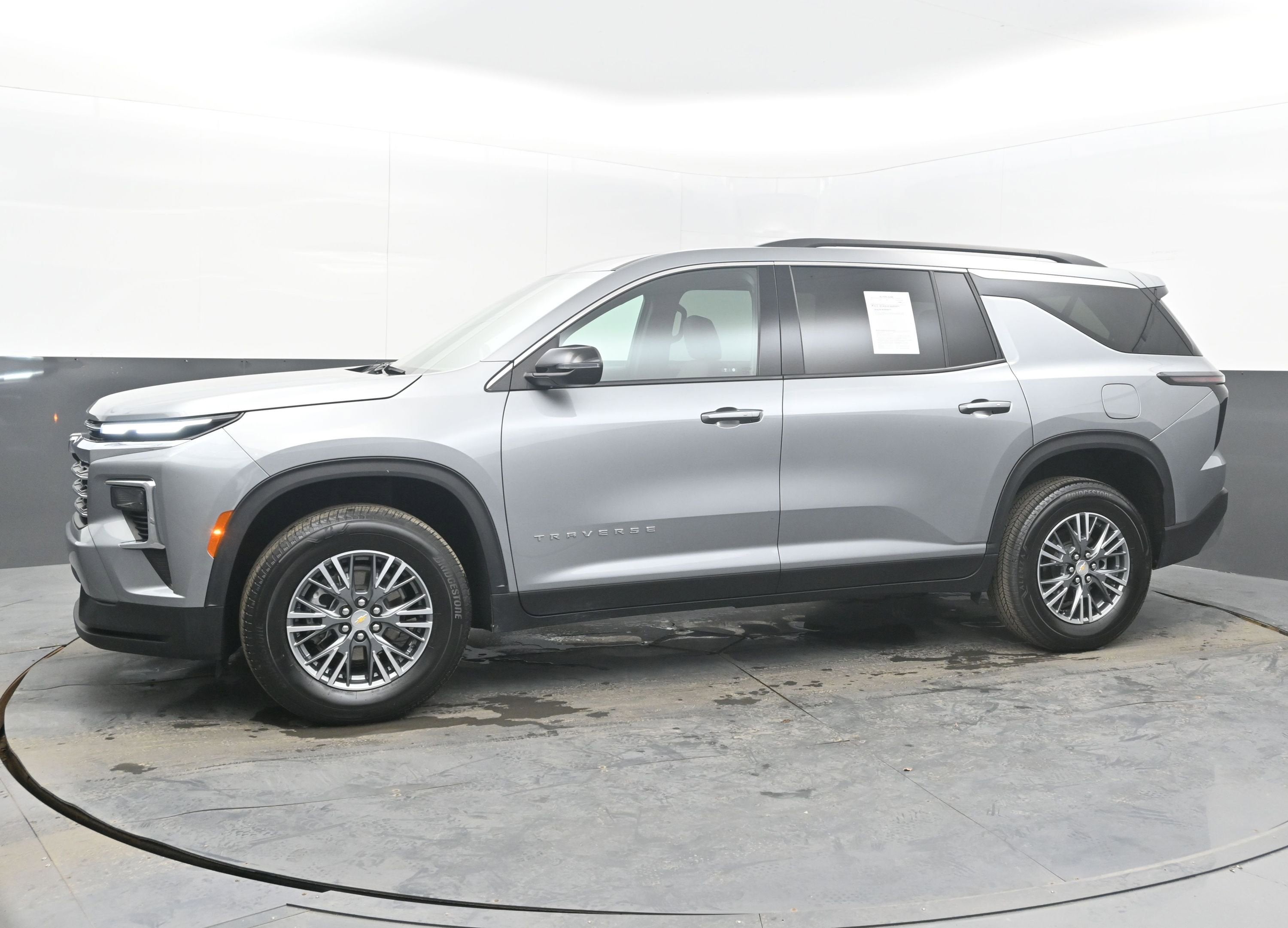 2025 Chevrolet Traverse FWD LT