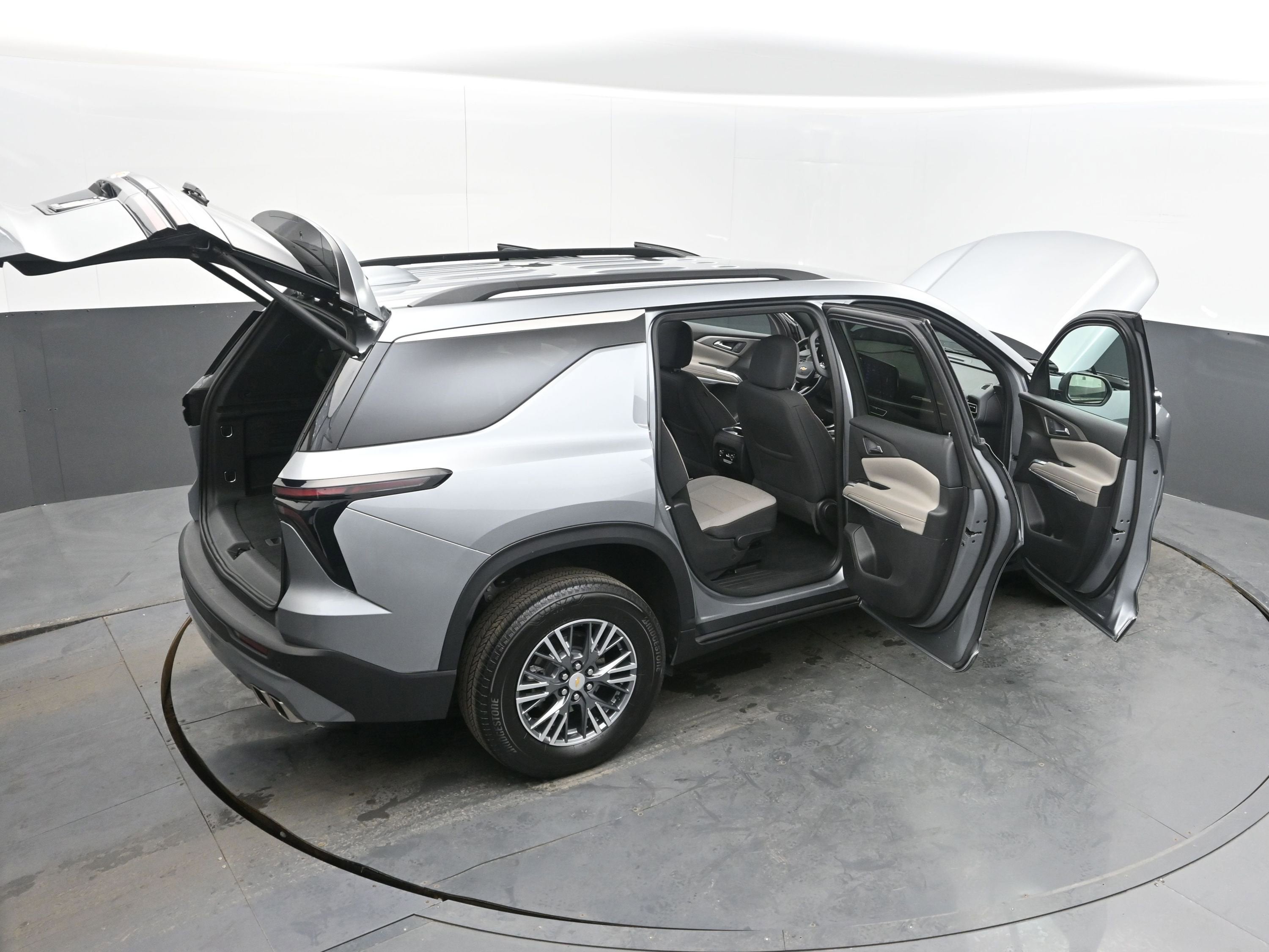 2025 Chevrolet Traverse FWD LT