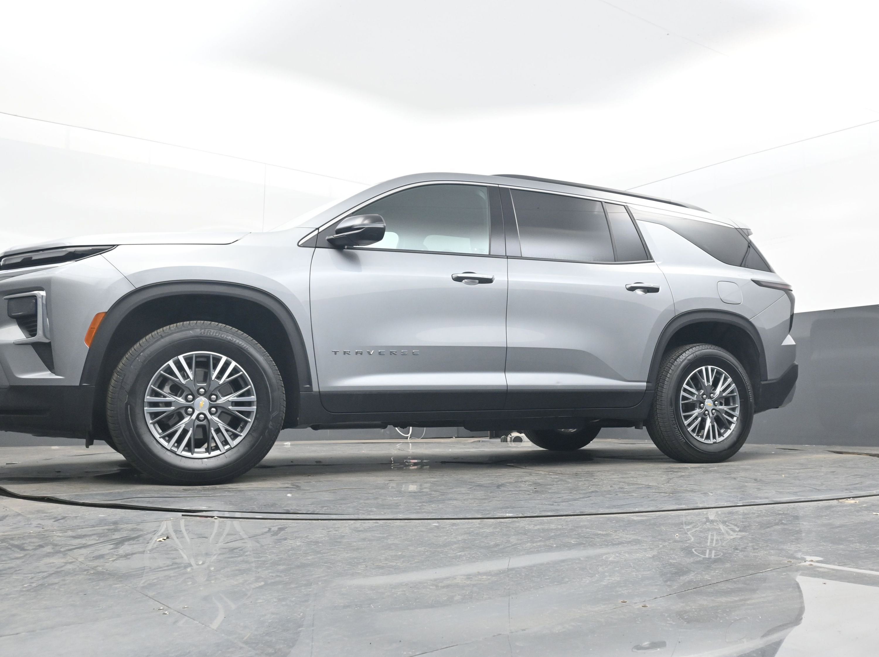 2025 Chevrolet Traverse FWD LT