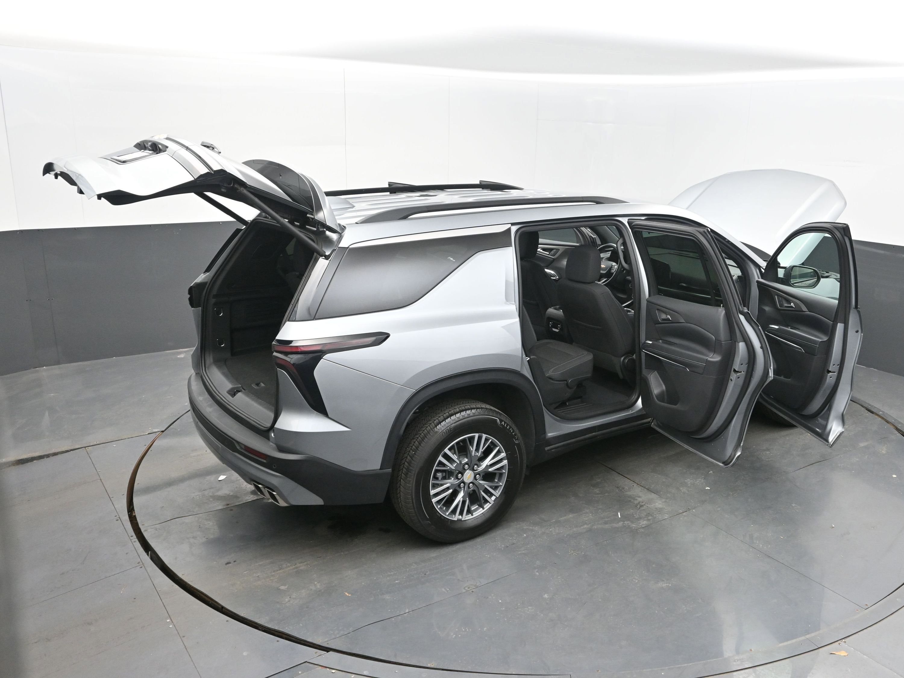 2025 Chevrolet Traverse FWD LT