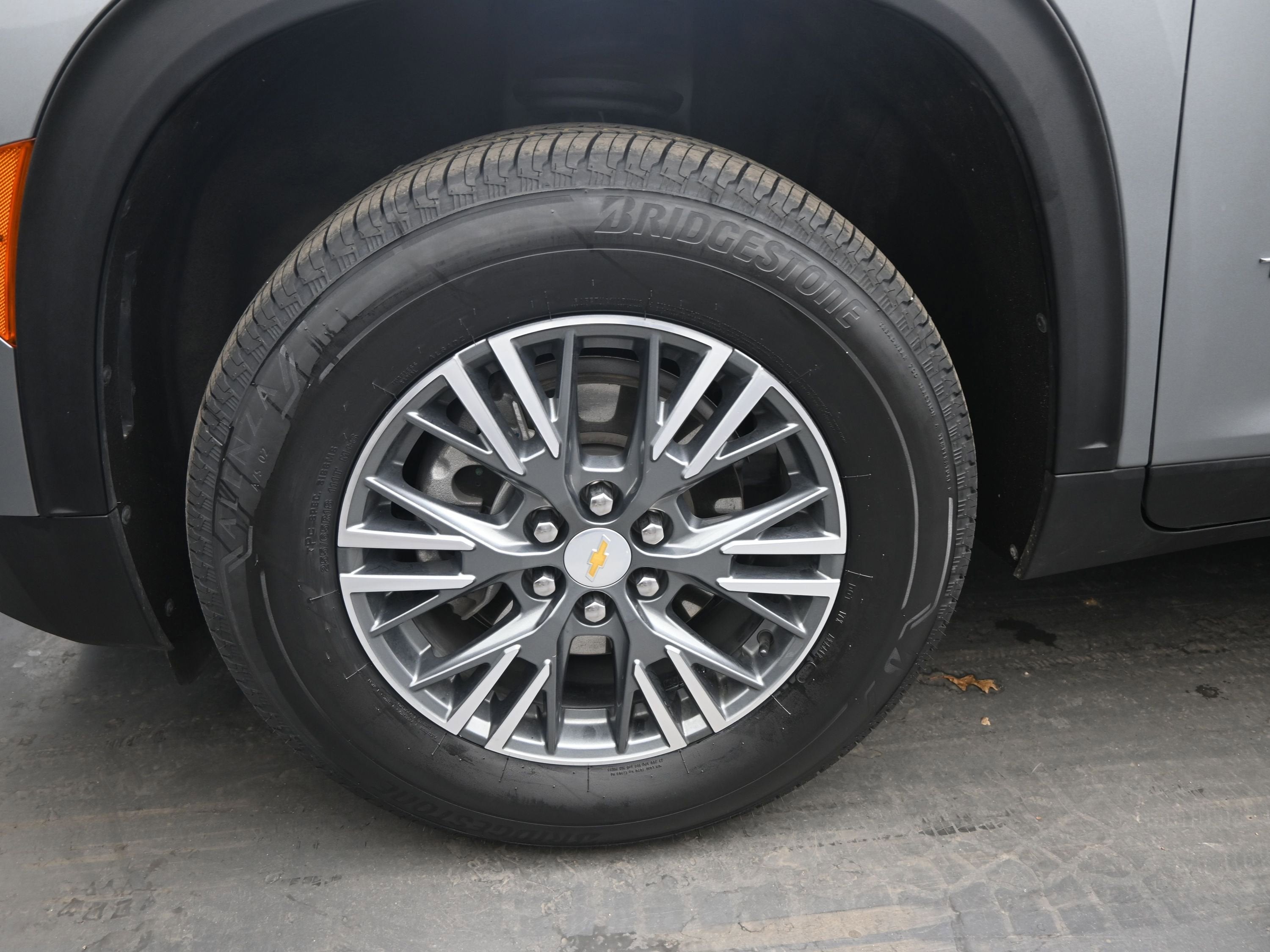 2025 Chevrolet Traverse FWD LT