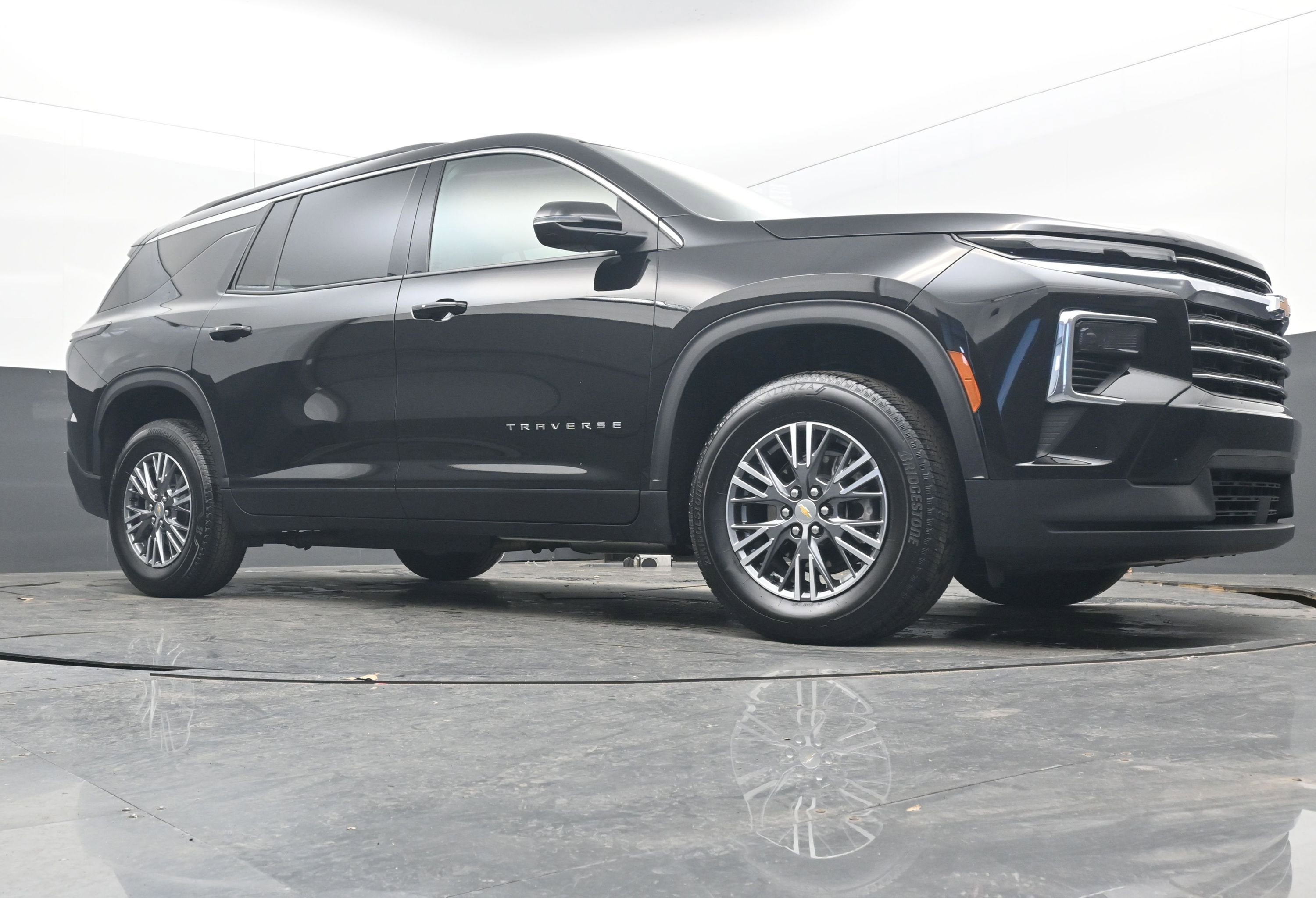 2025 Chevrolet Traverse FWD LT