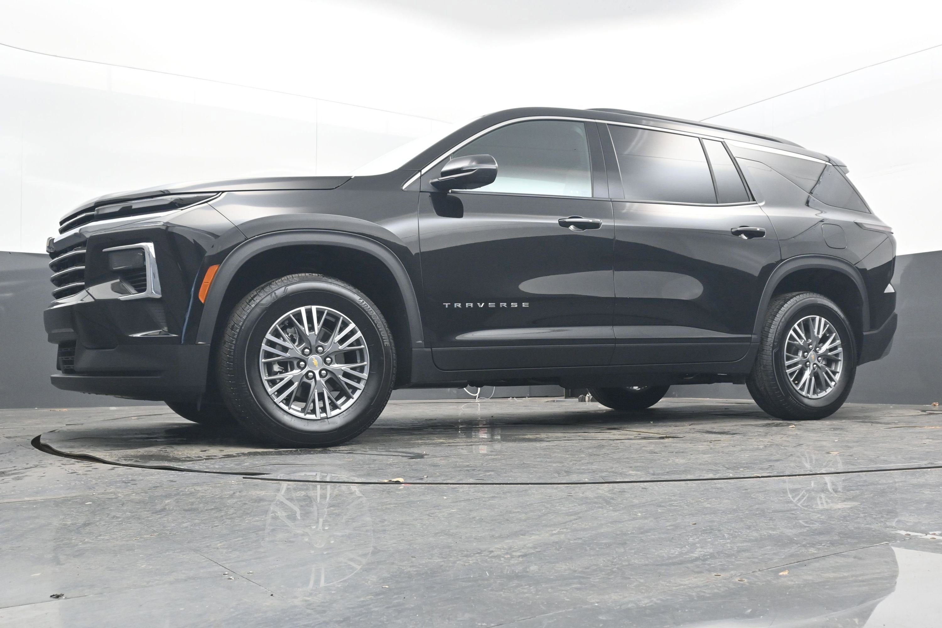 2025 Chevrolet Traverse FWD LT