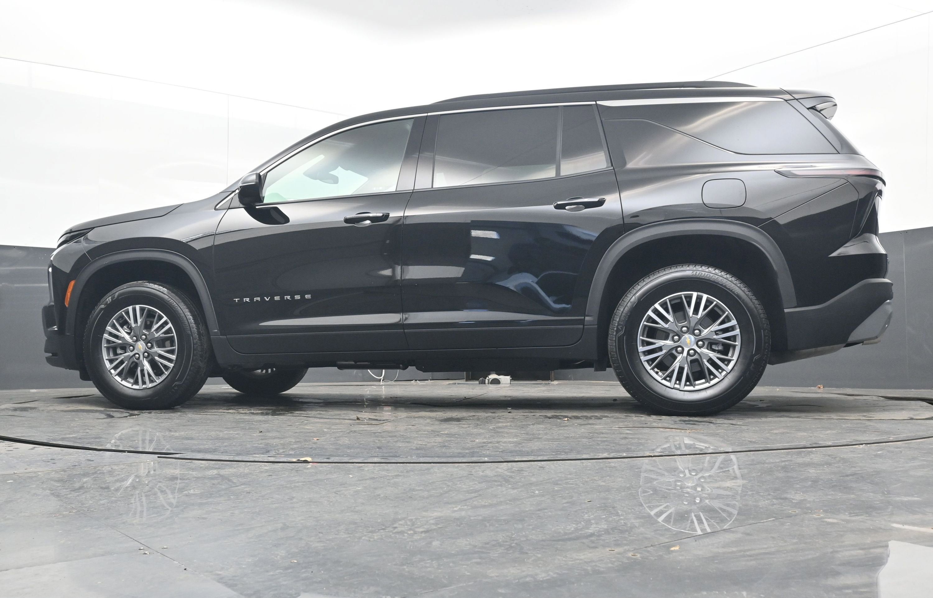 2025 Chevrolet Traverse FWD LT