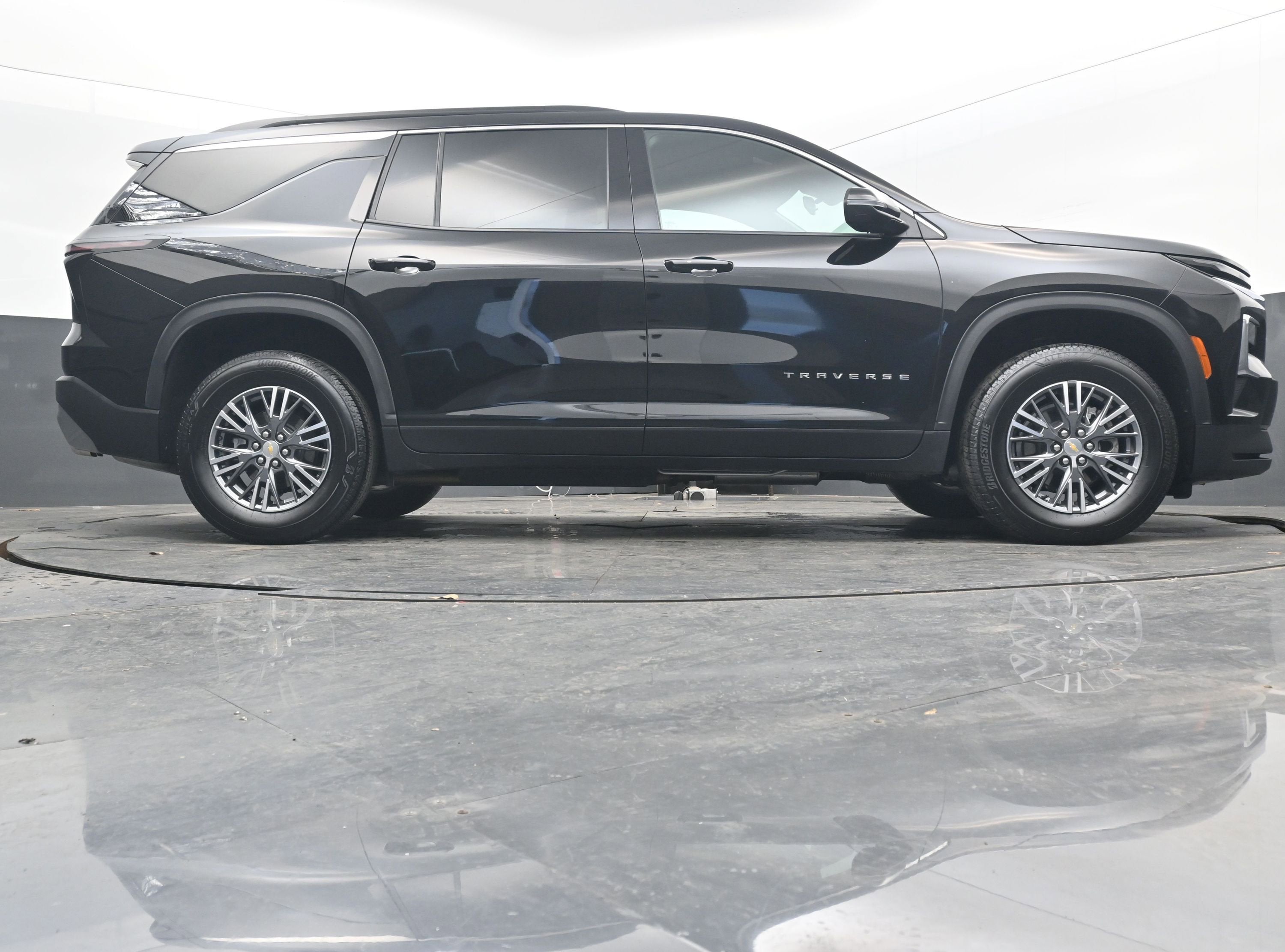 2025 Chevrolet Traverse FWD LT