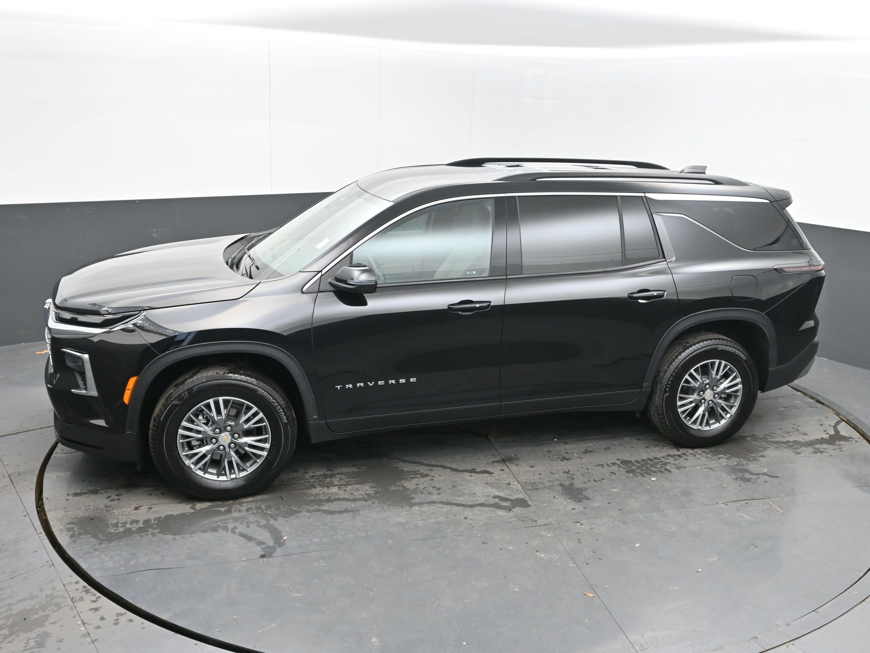 2025 Chevrolet Traverse FWD LT