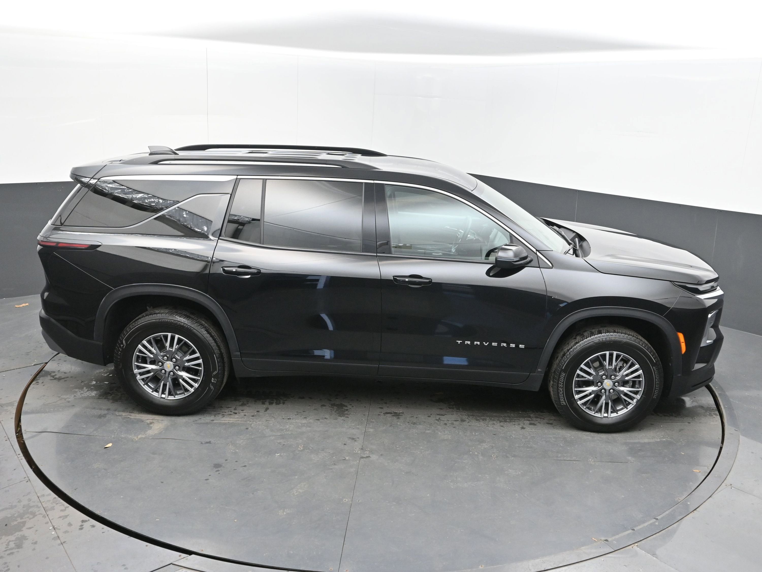 2025 Chevrolet Traverse FWD LT