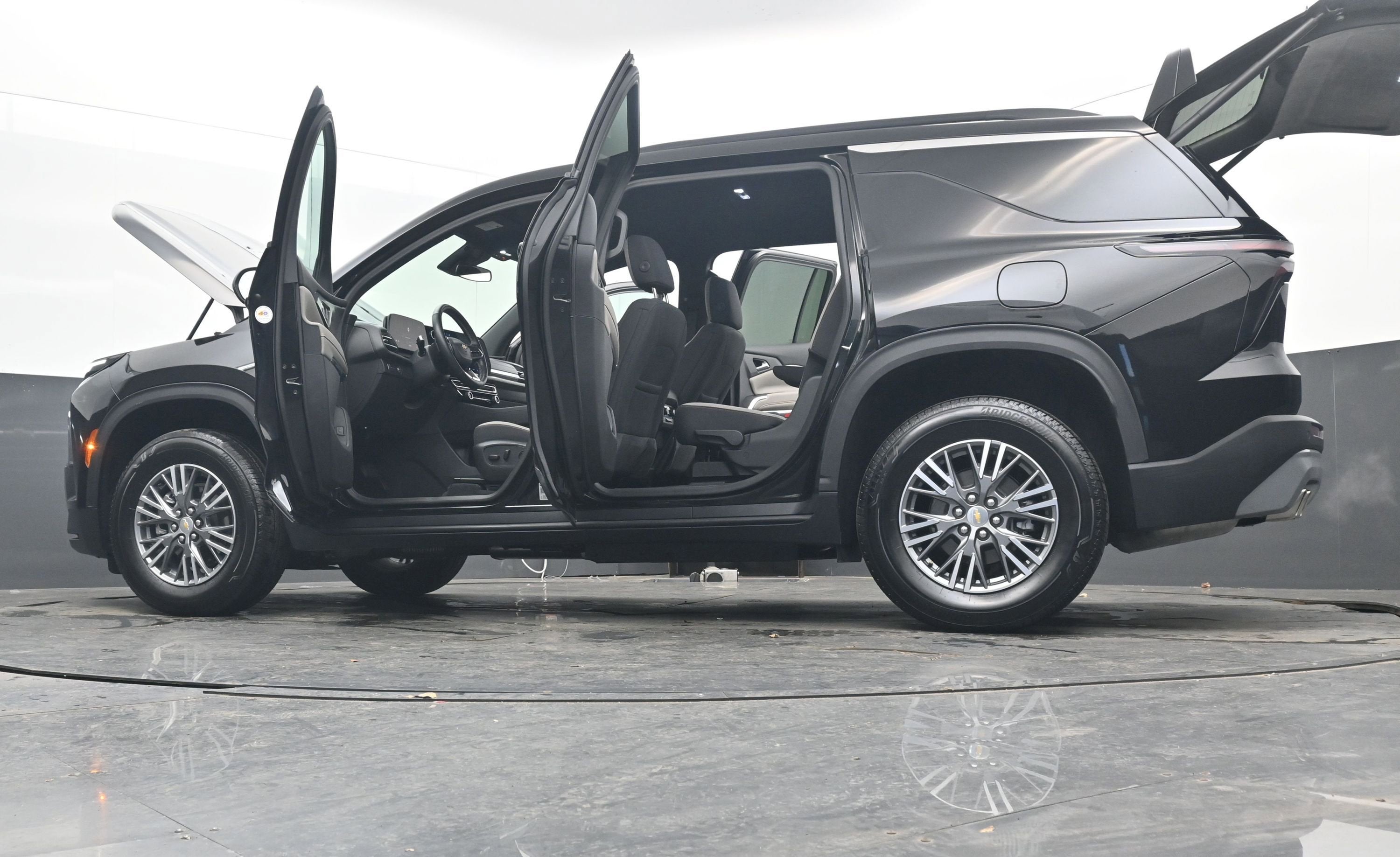 2025 Chevrolet Traverse FWD LT