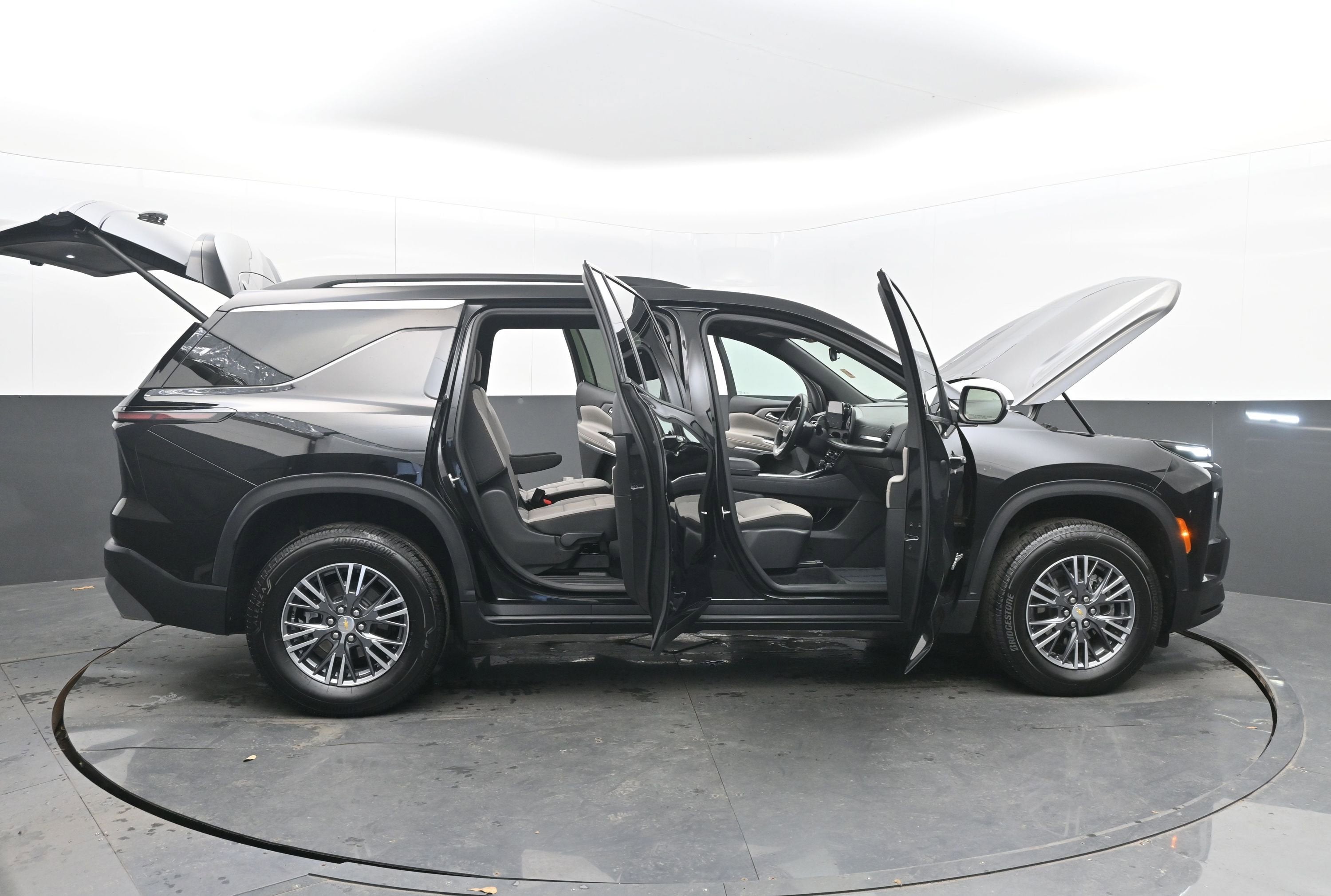 2025 Chevrolet Traverse FWD LT