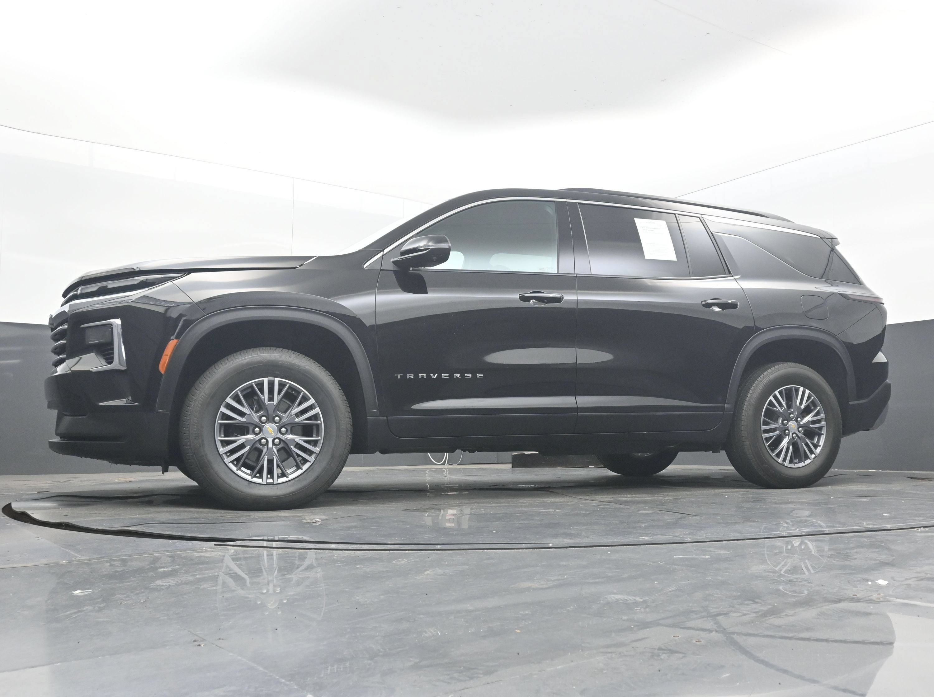 2025 Chevrolet Traverse FWD LT