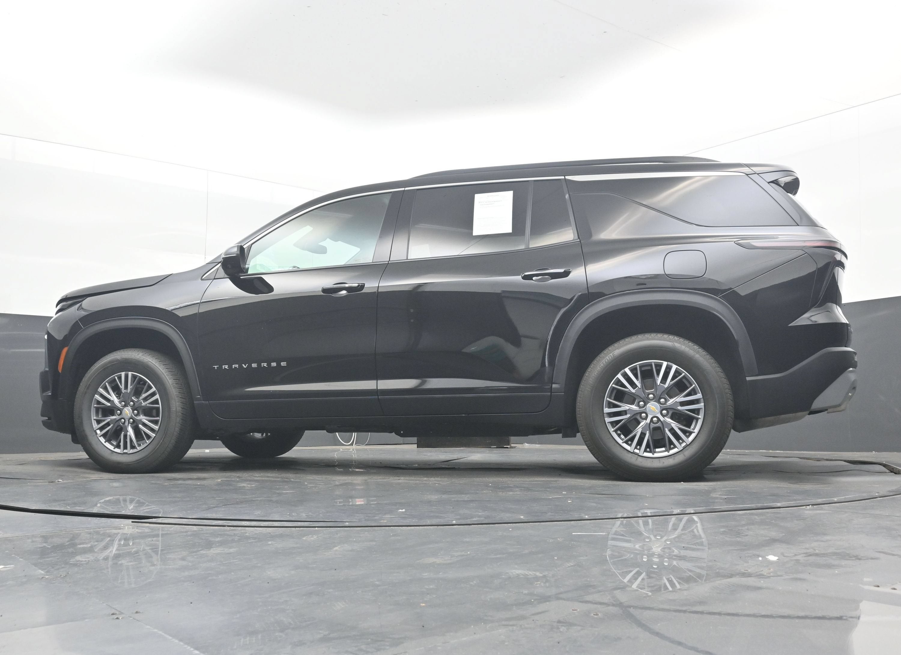 2025 Chevrolet Traverse FWD LT