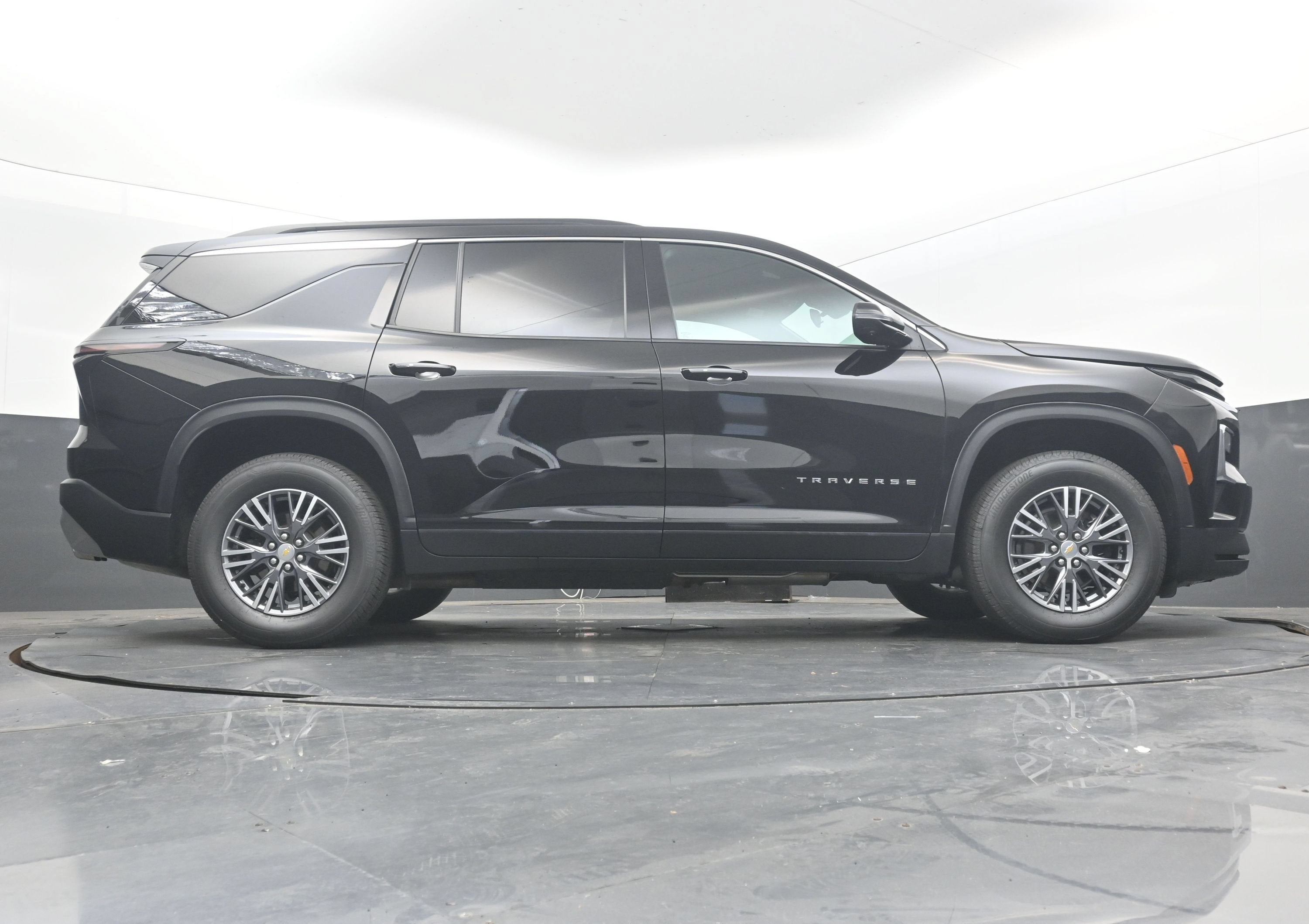 2025 Chevrolet Traverse FWD LT