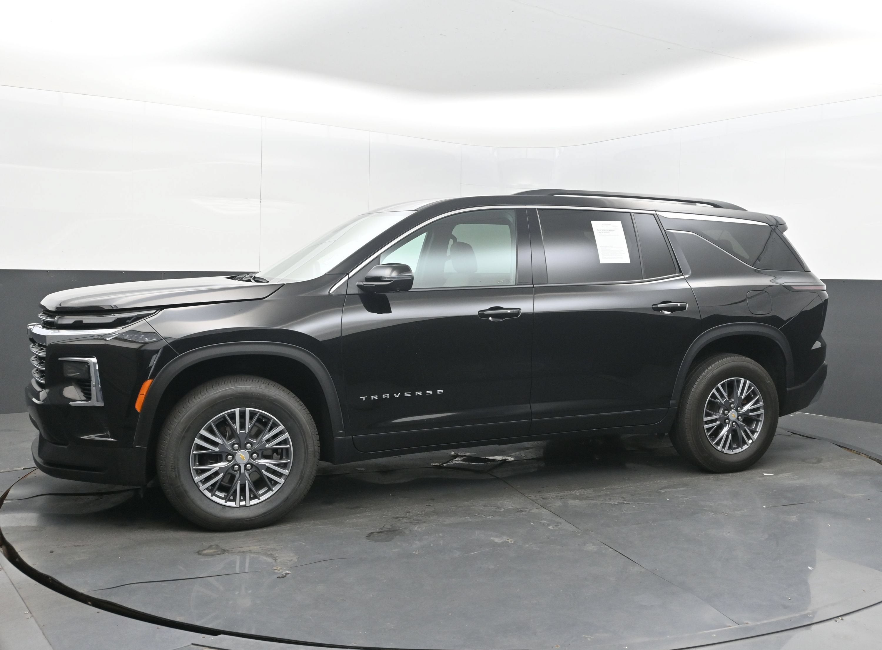 2025 Chevrolet Traverse FWD LT