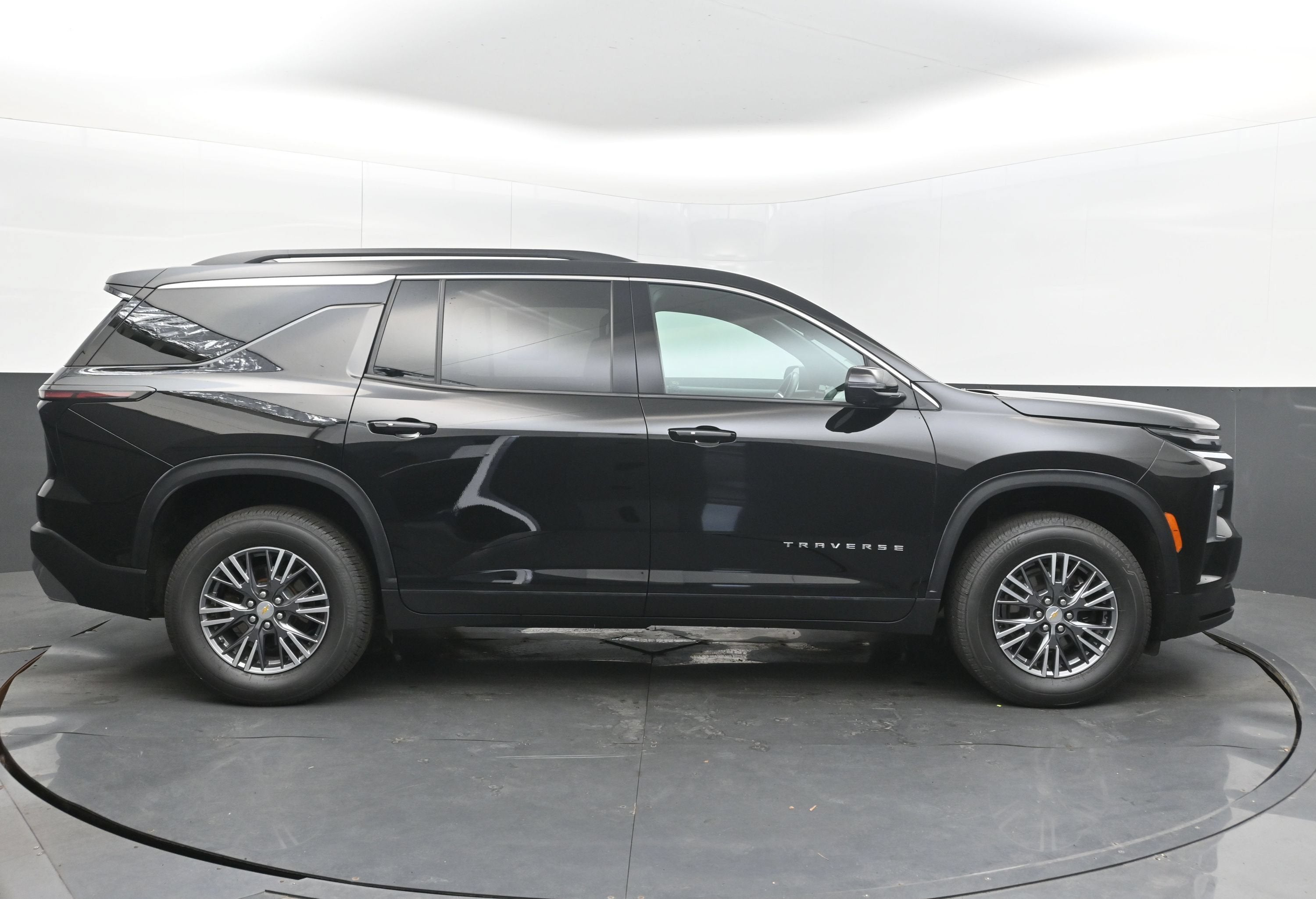 2025 Chevrolet Traverse FWD LT