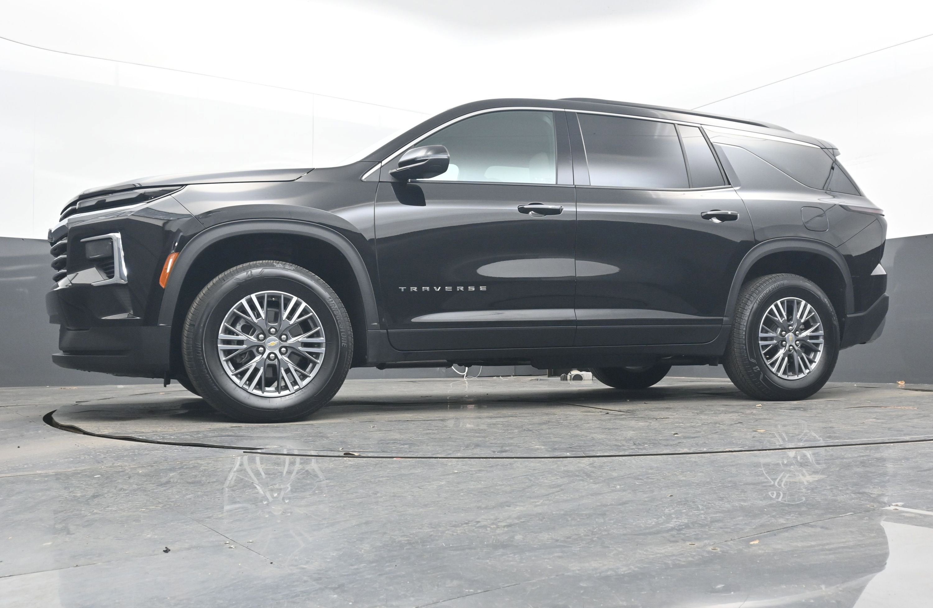 2025 Chevrolet Traverse FWD LT