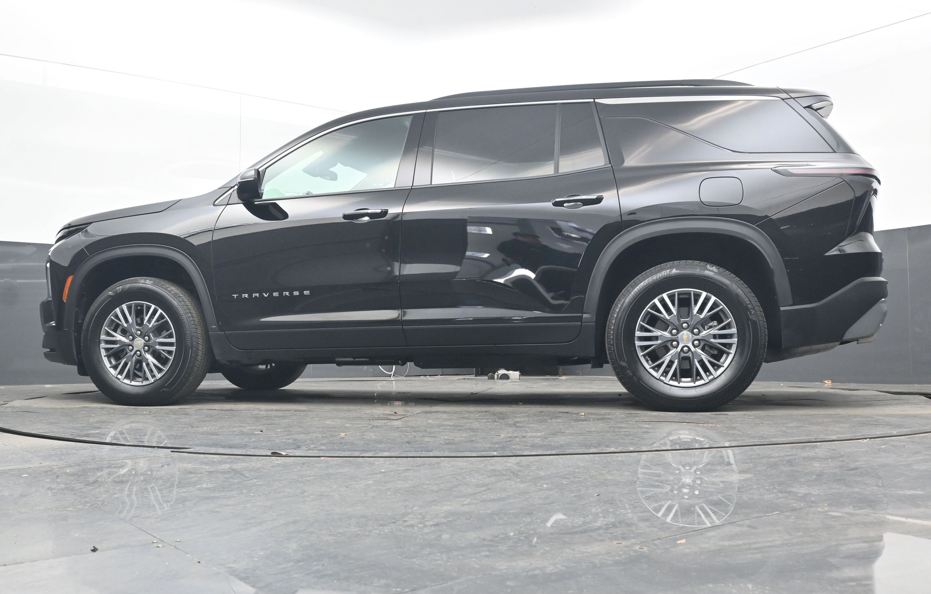 2025 Chevrolet Traverse FWD LT