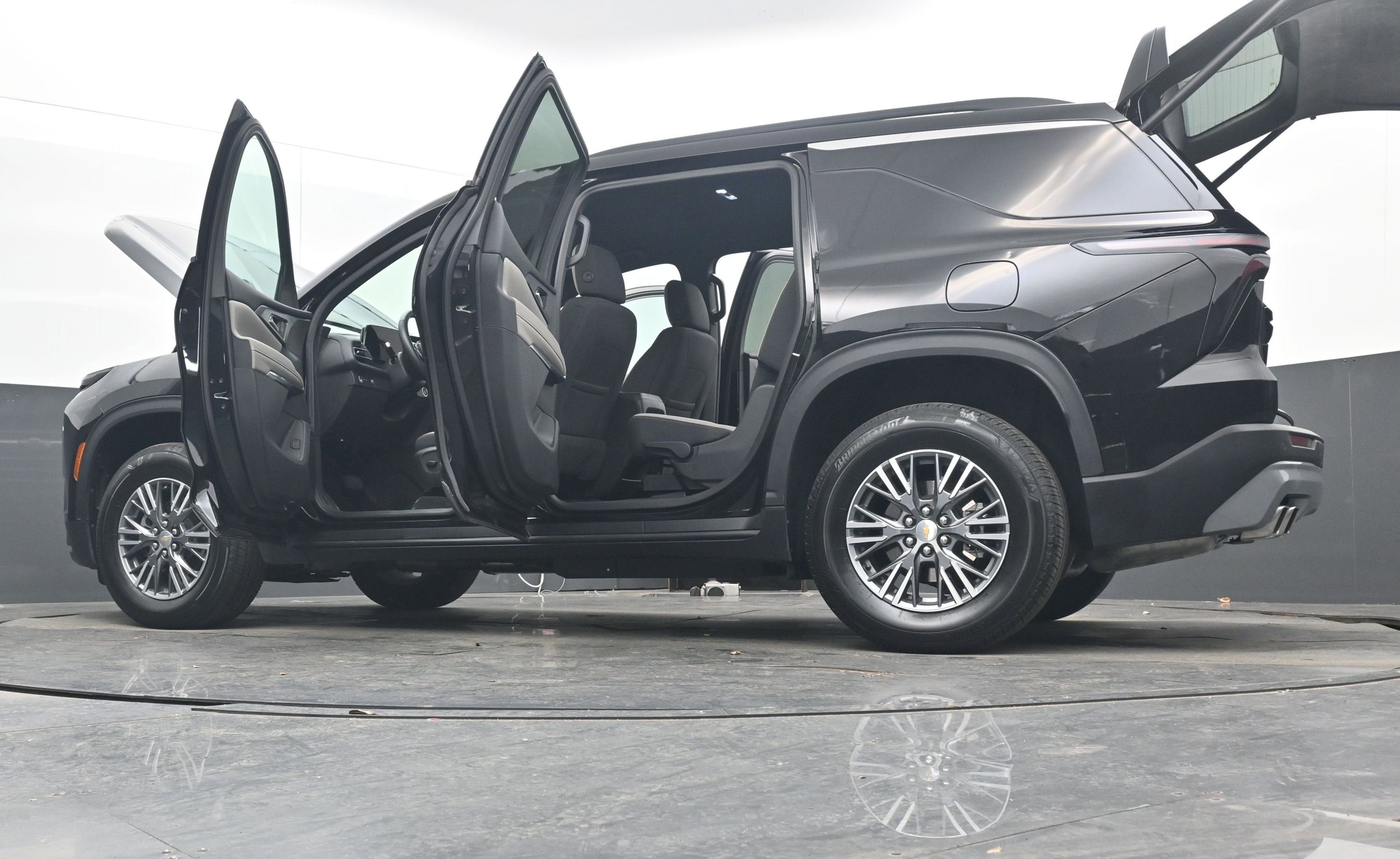 2025 Chevrolet Traverse FWD LT