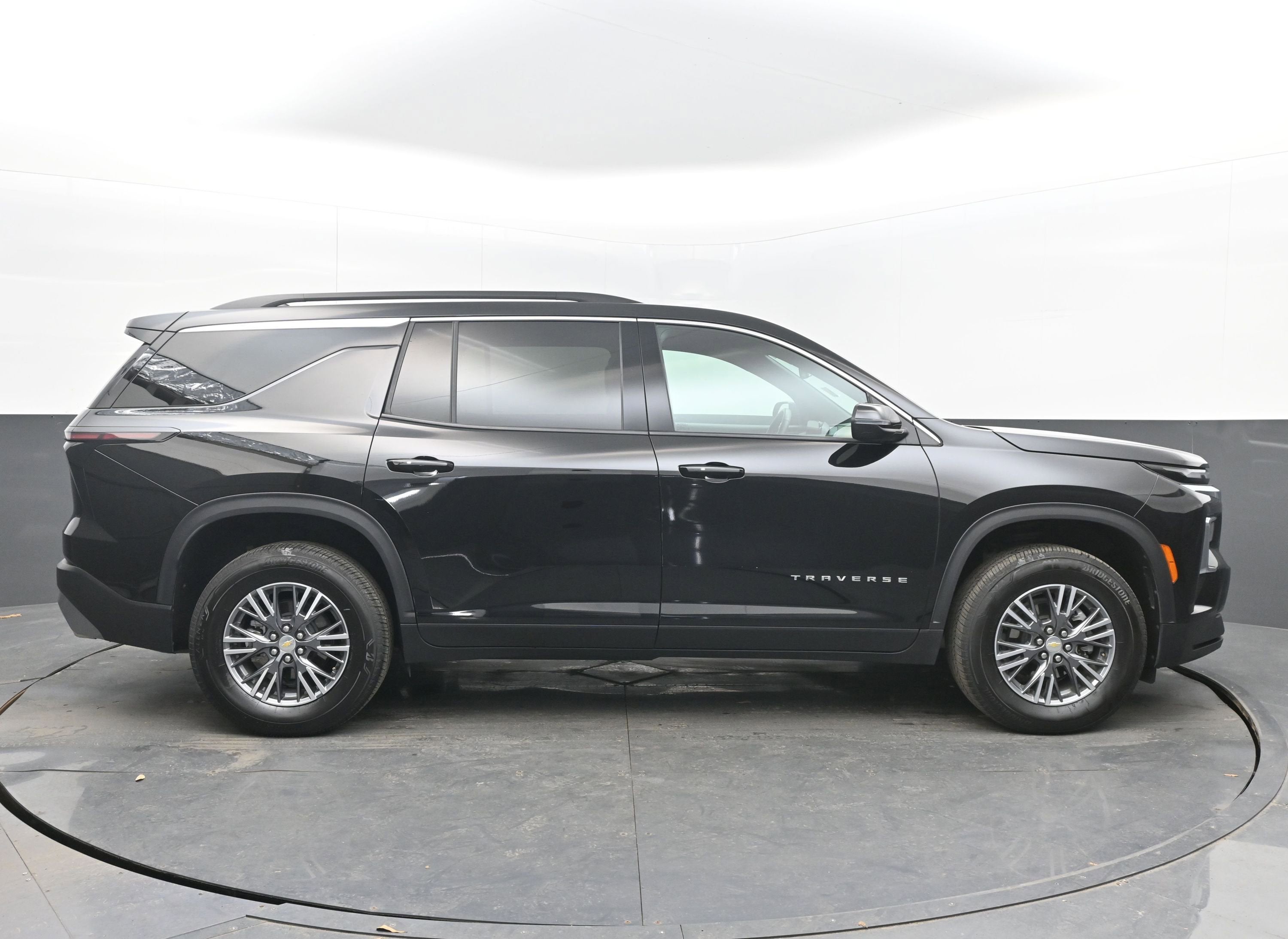 2025 Chevrolet Traverse FWD LT