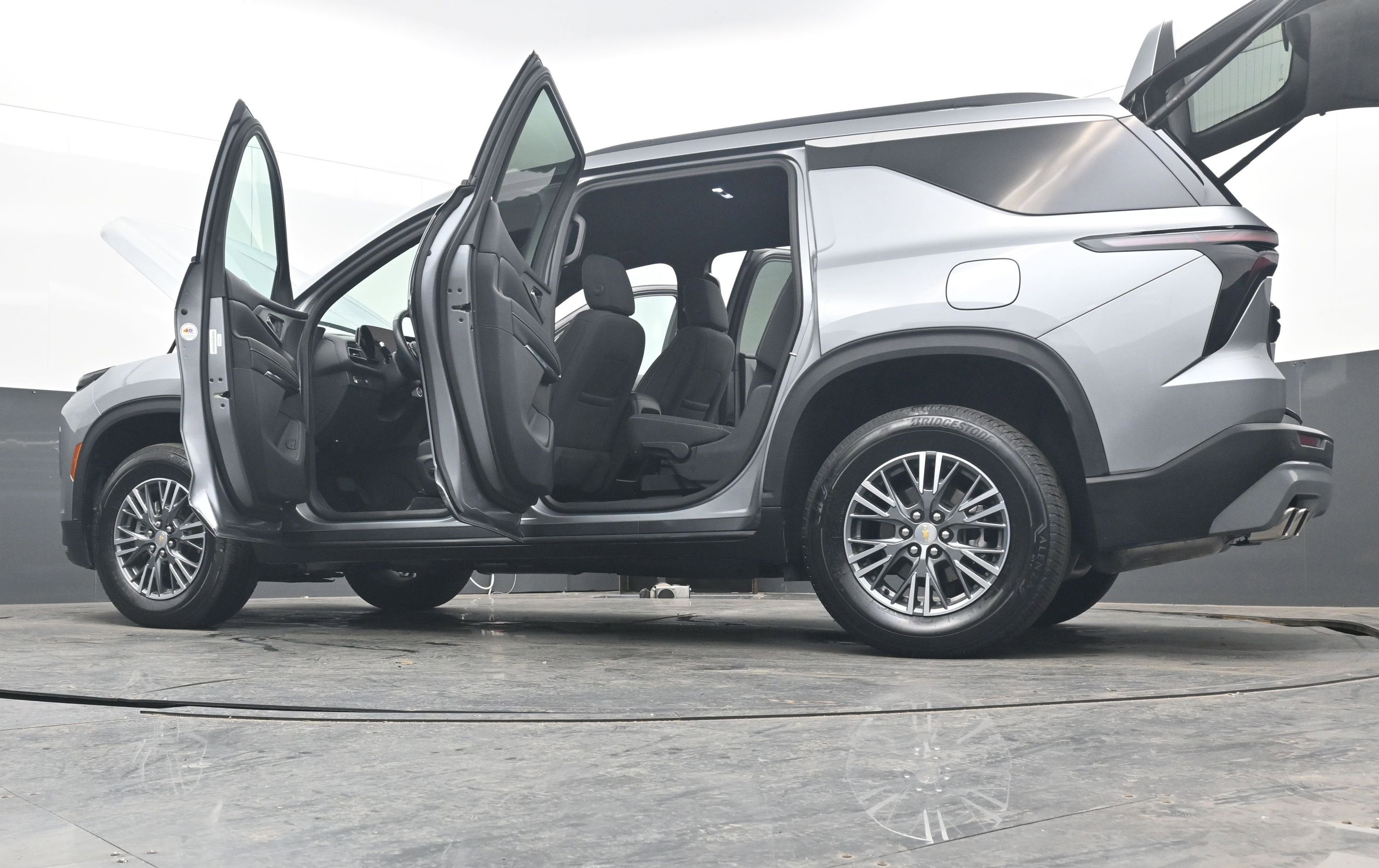 2025 Chevrolet Traverse FWD LT