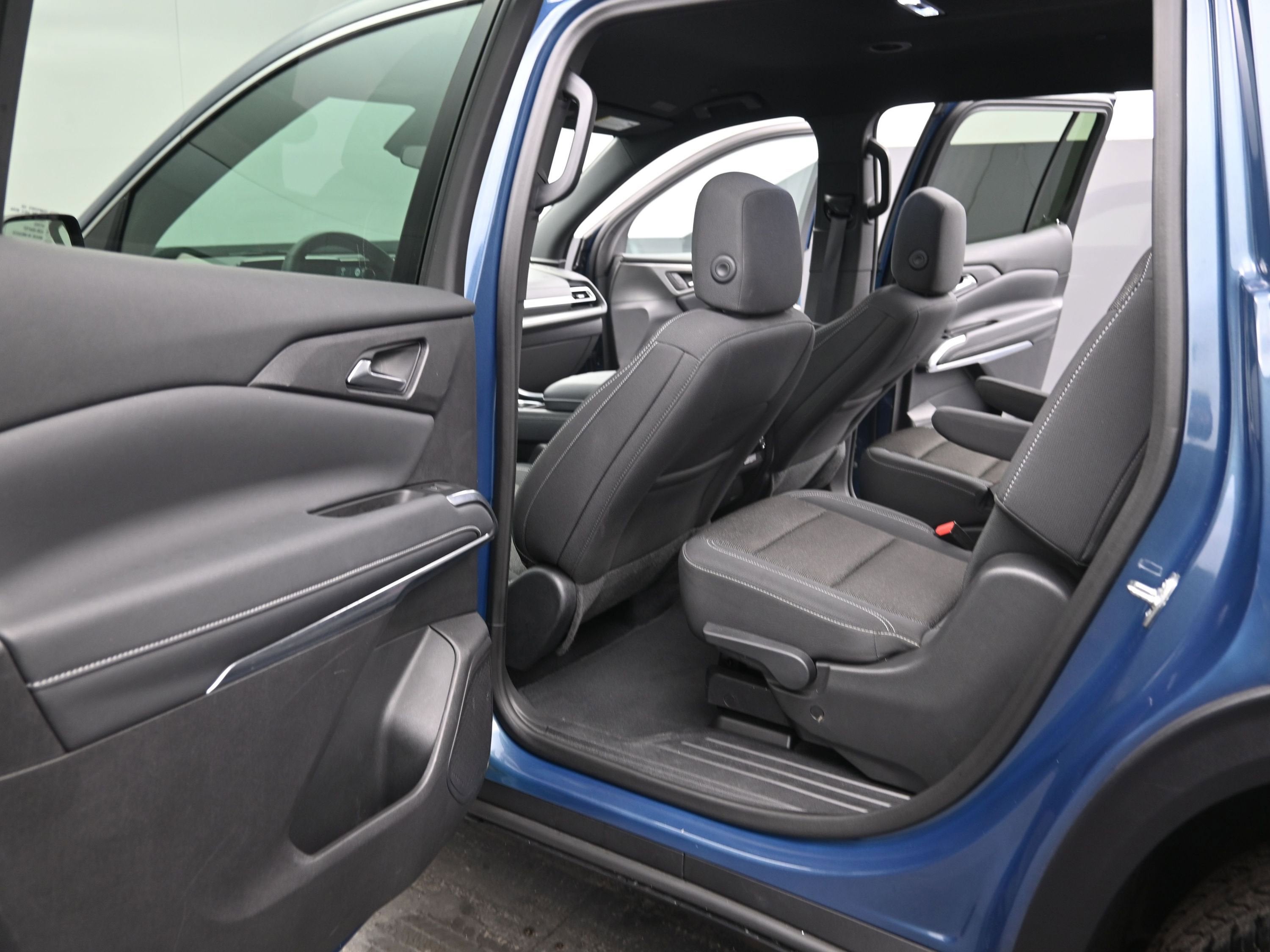 2025 Chevrolet Traverse FWD LT