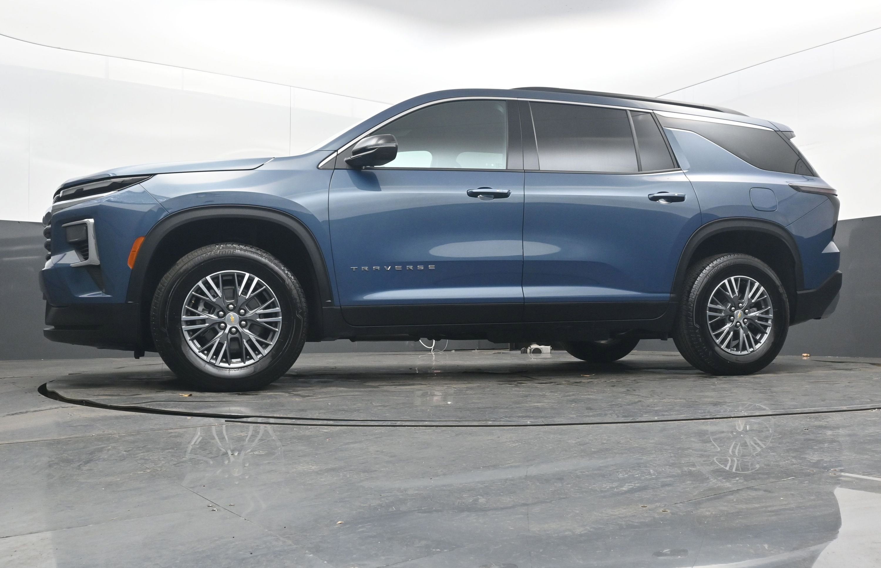 2025 Chevrolet Traverse FWD LT