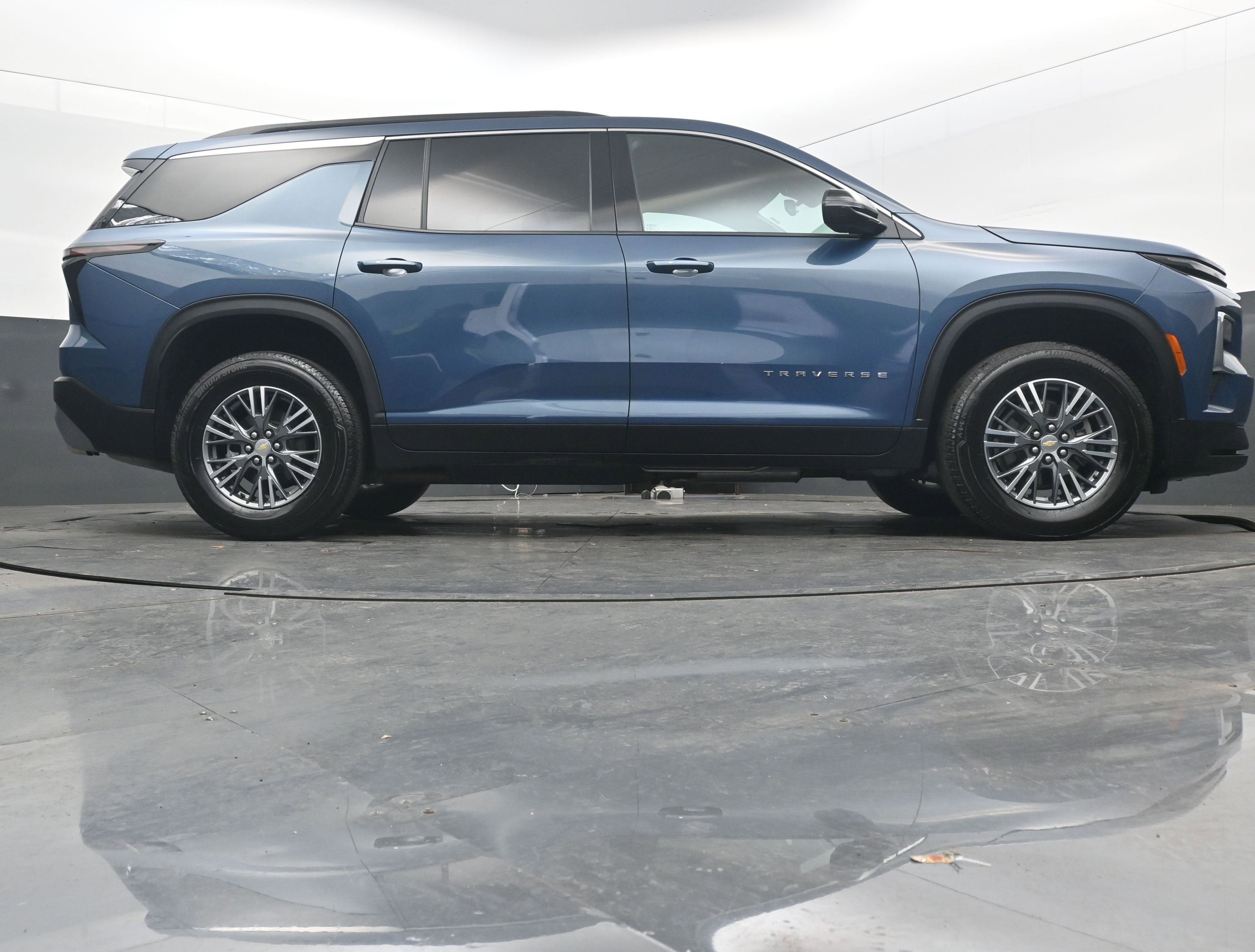 2025 Chevrolet Traverse FWD LT