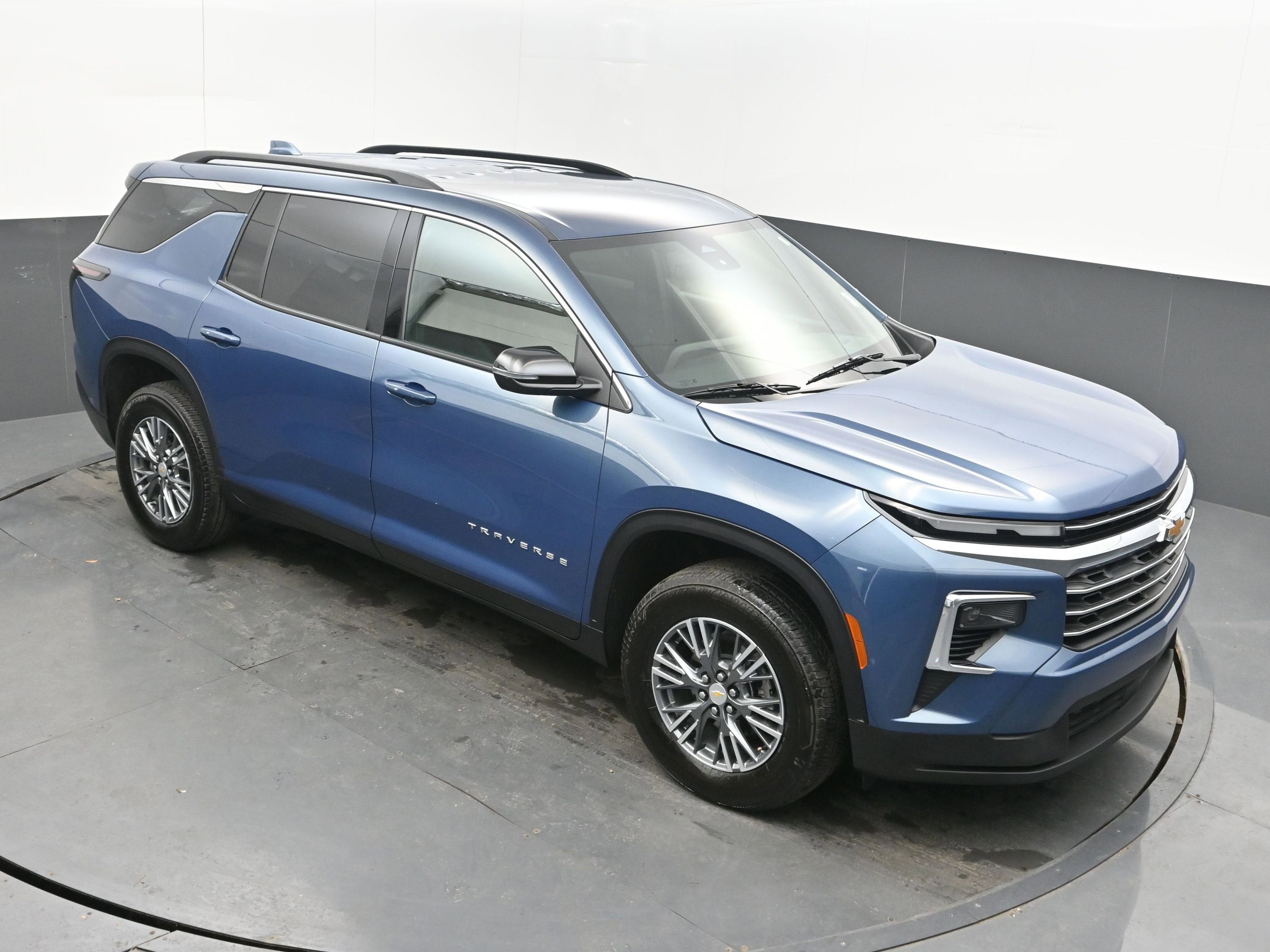2025 Chevrolet Traverse FWD LT