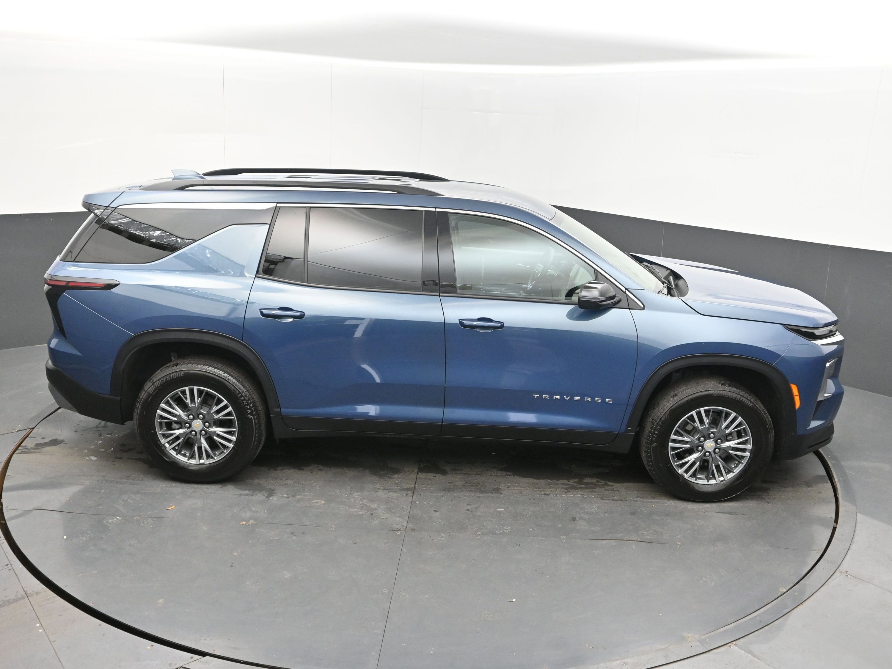 2025 Chevrolet Traverse FWD LT