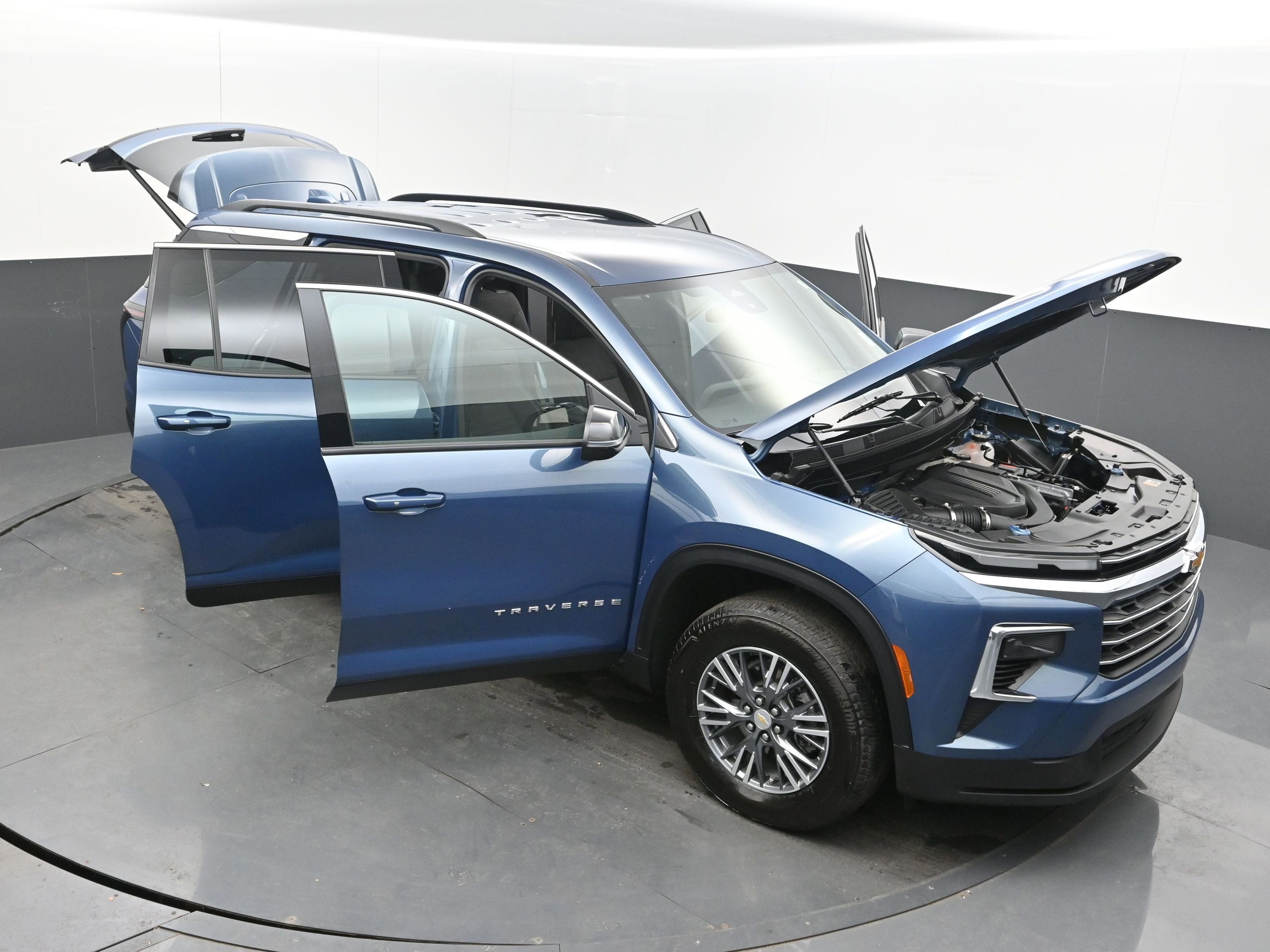 2025 Chevrolet Traverse FWD LT